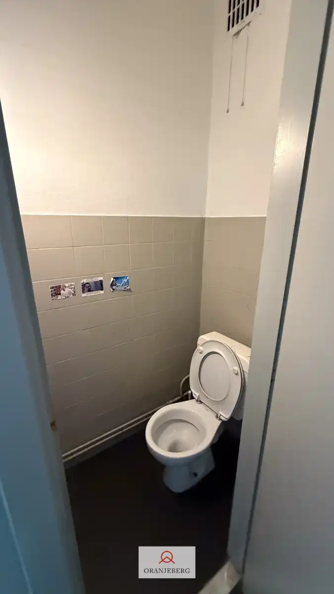 Hoek handelspand op commerciële ligging met veel visibiliteit foto 36