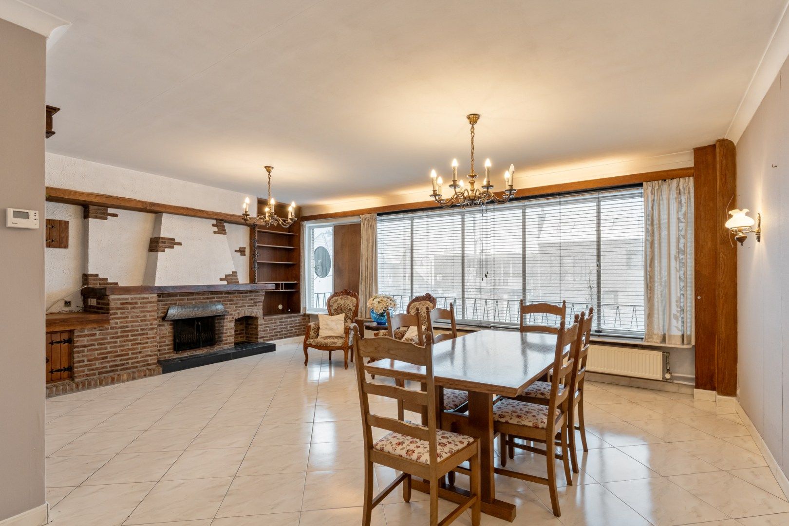 Centraal gelegen gebouw bestaande uit een handelspand op het gelijkvloers en een bovenliggend duplex-appartement! foto 13