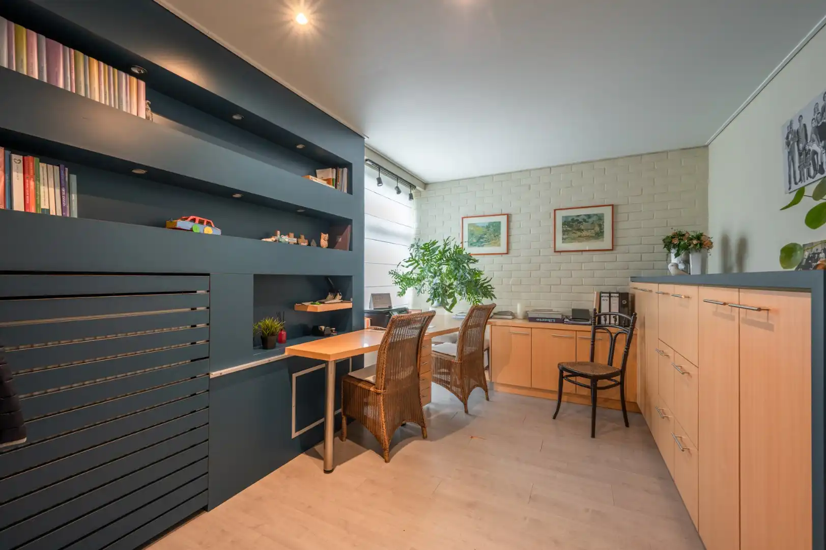 Ruime vrijstaande woning met prachtige tuin in het rustige Moerkerke (St Rita) foto 8