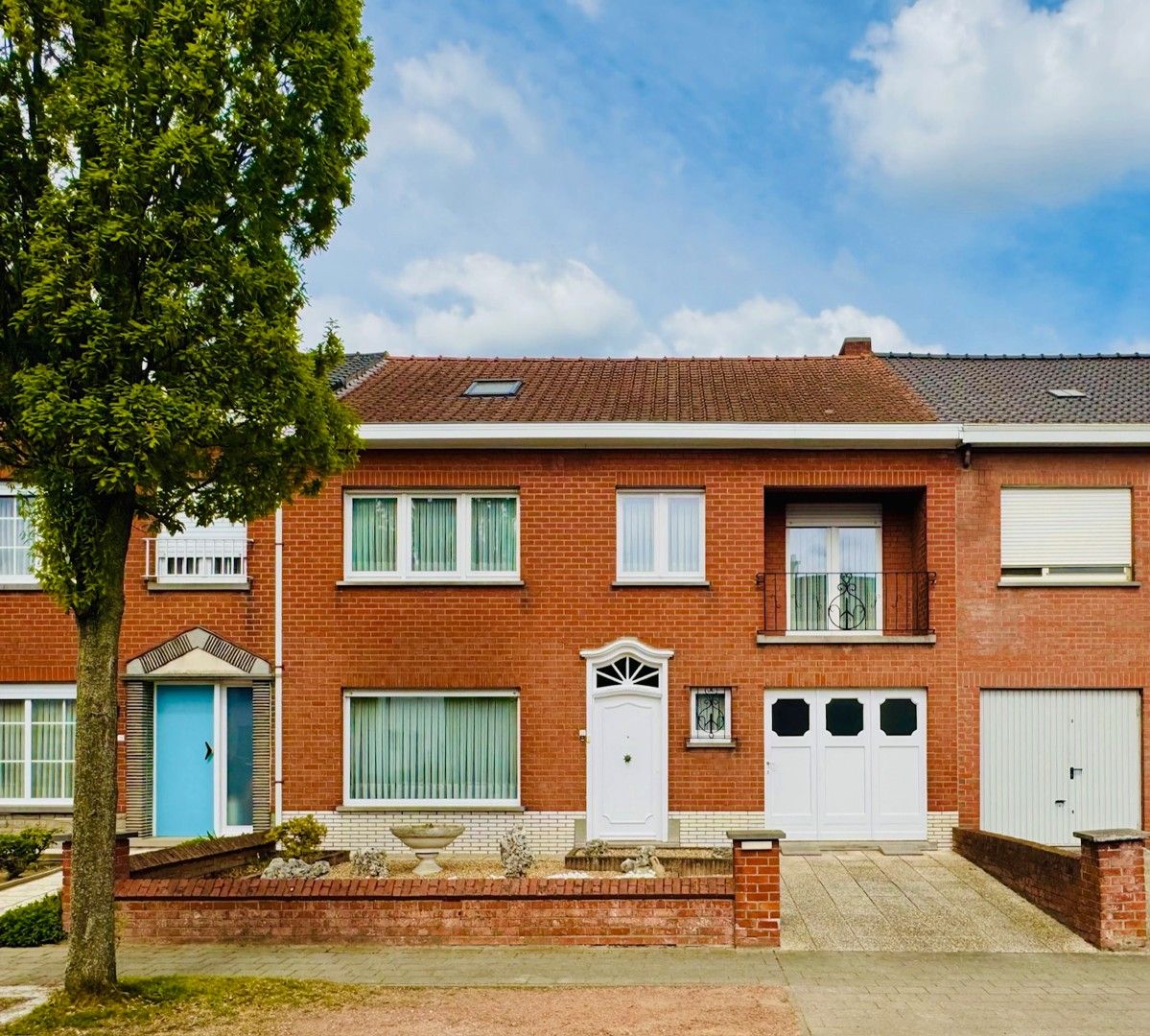 Ruime woning met 4 slpk's op rustige ligging! foto {{pictureIndex}}