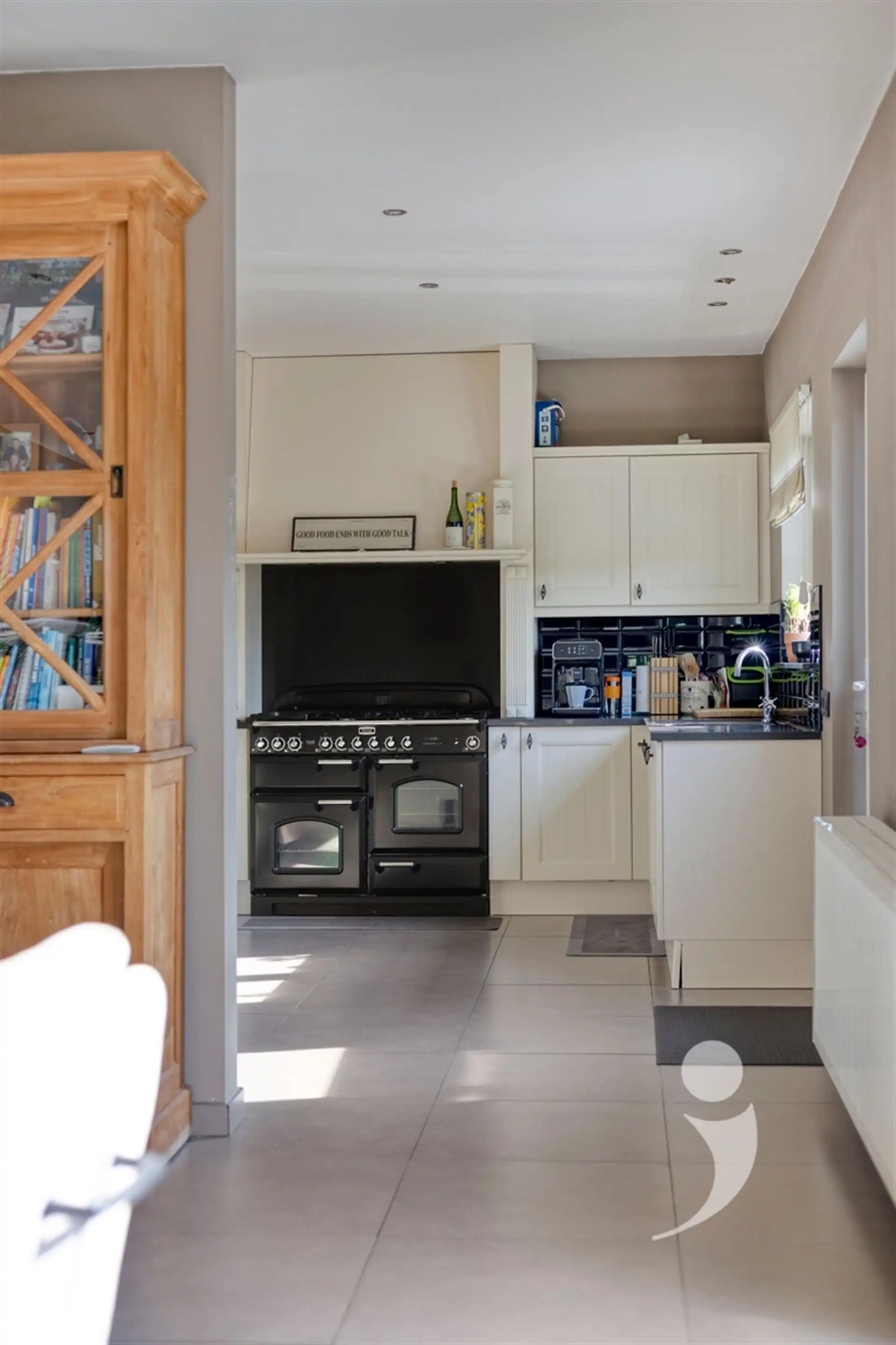 Prachtige villa met hoogwaardige afwerking foto 14