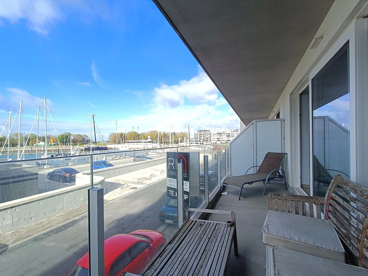 Nieuwbouwappartement met twee grote terrassen met open zichten over de jachthaven. foto 8