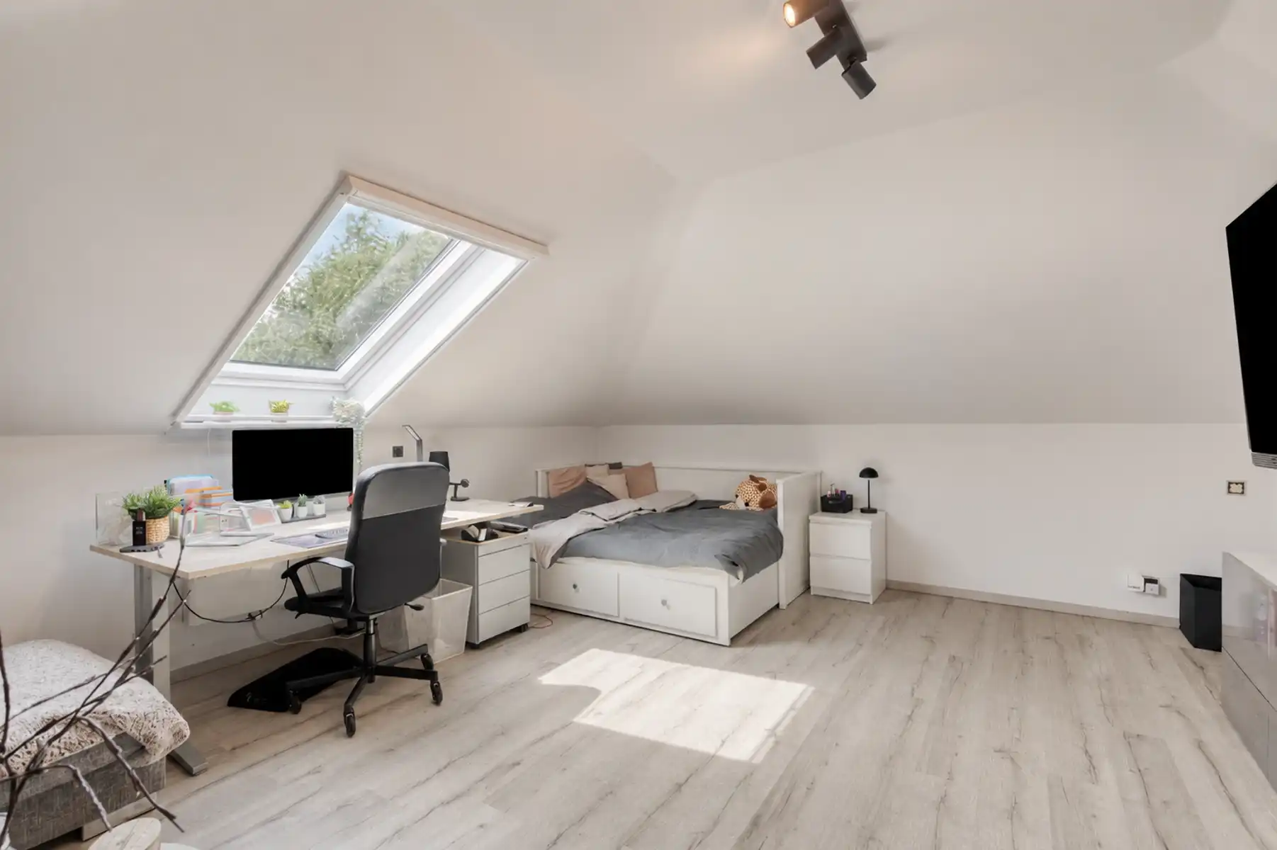 TE KOOP - Villa met 5 slaapkamers en 2 badkamers uit 2001 foto 20