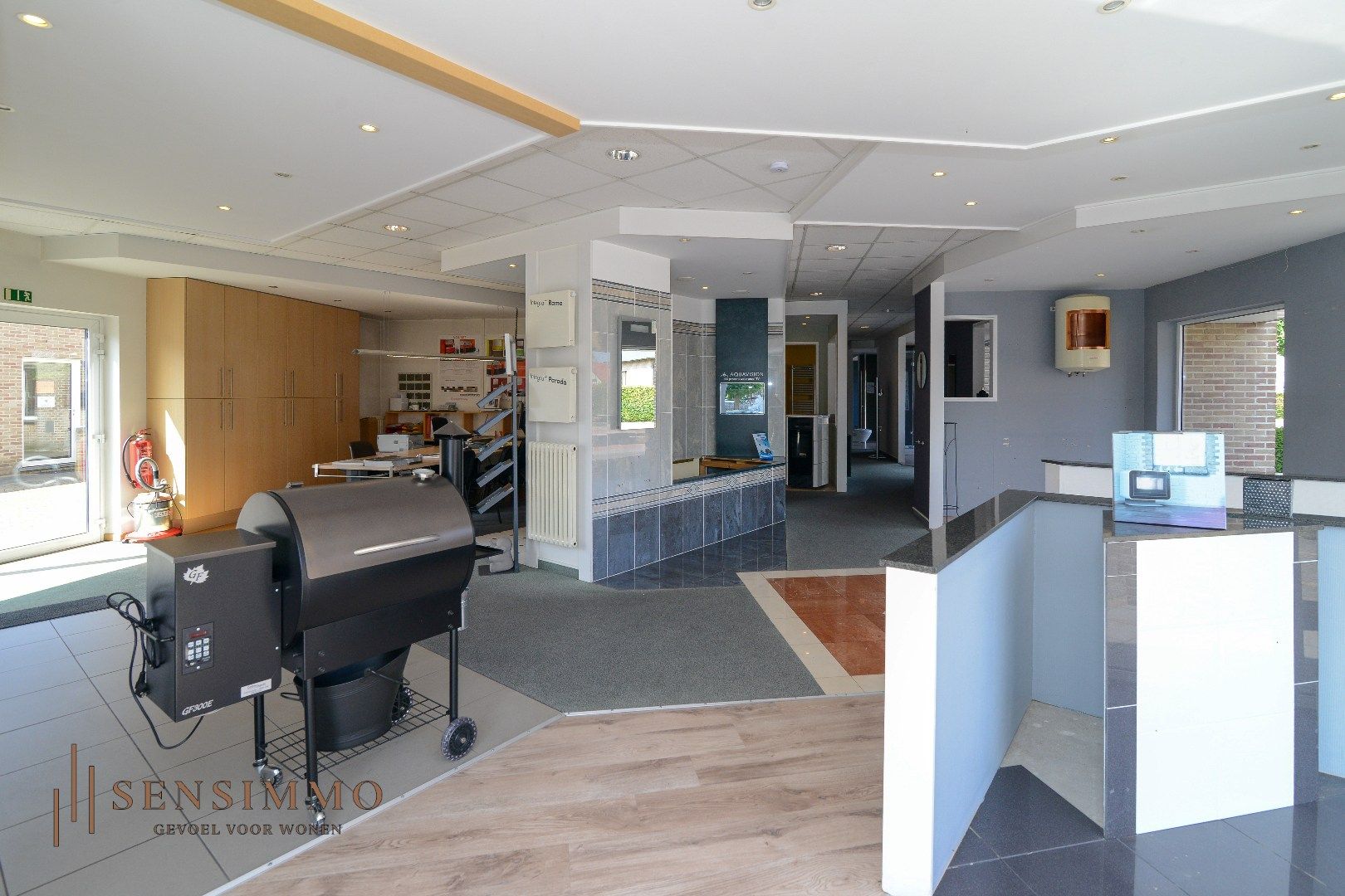 INVESTEERDERSOPPORTUNITEIT - GEBOUW MET TOONZAAL + 4 APPARTEMENTEN + MAGAZIJN + GARAGEBOXEN + BOUWGROND foto 7