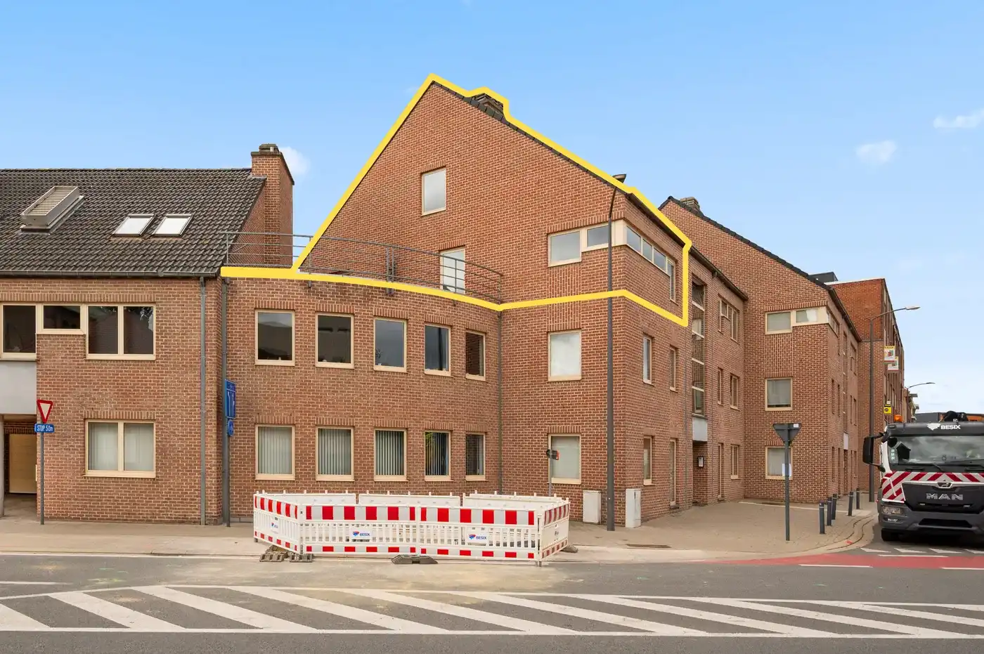 Modern 3 slpks app. met prachtig ruim en zonnig terras foto {{pictureIndex}}