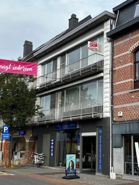 Enorm groot lichtrijk appartement, op de markt van Haacht foto 17