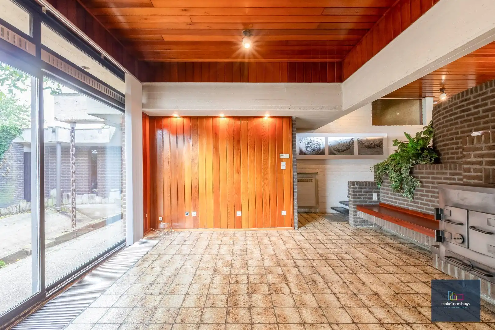 Architecturale woning op een rustige ligging foto 10