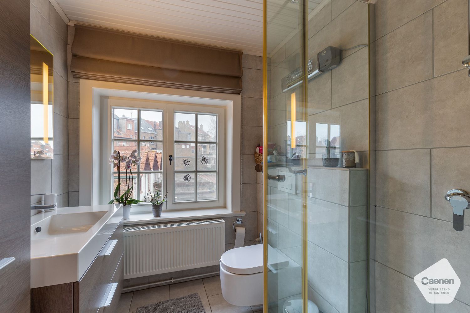 Lichtrijke en instapklare woning in het centrum van Brugge met PRAKTISCHE GARAGE & STADSTUIN en 2 SLAAPKAMERS foto 12