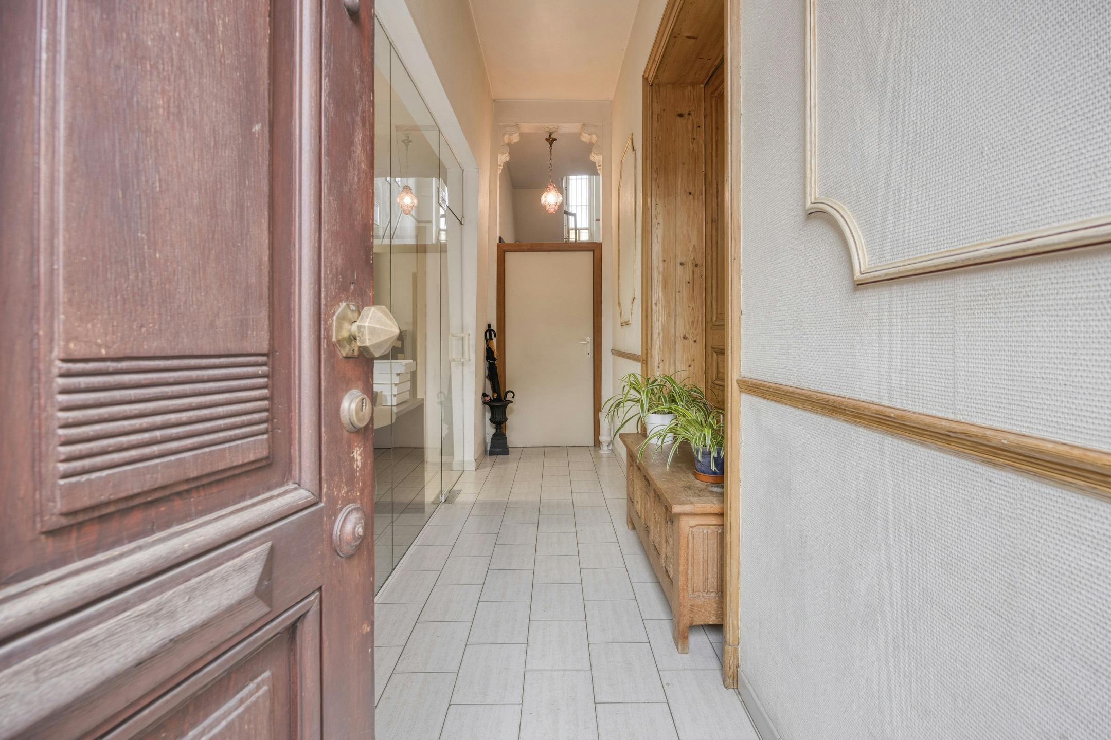 Charmante herenwoning met garage en tuin in het hartje van Ternat foto 3