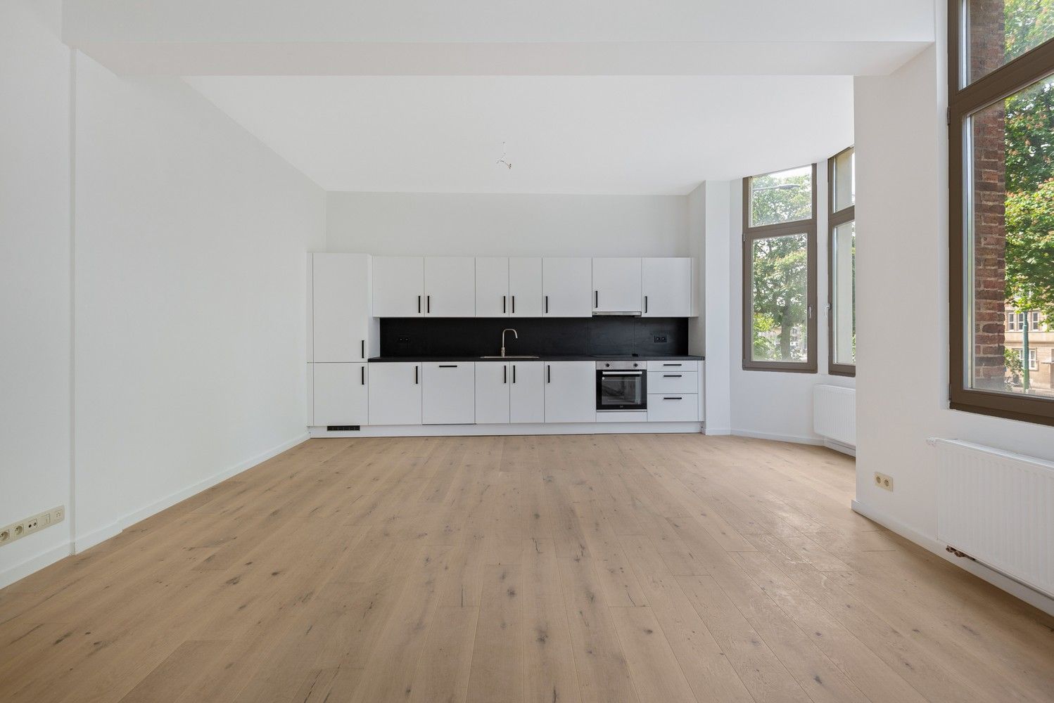 Prachtig gerenoveerd appartement met 2 slaapkamers in rustige straat te koop te Antwerpen foto 3