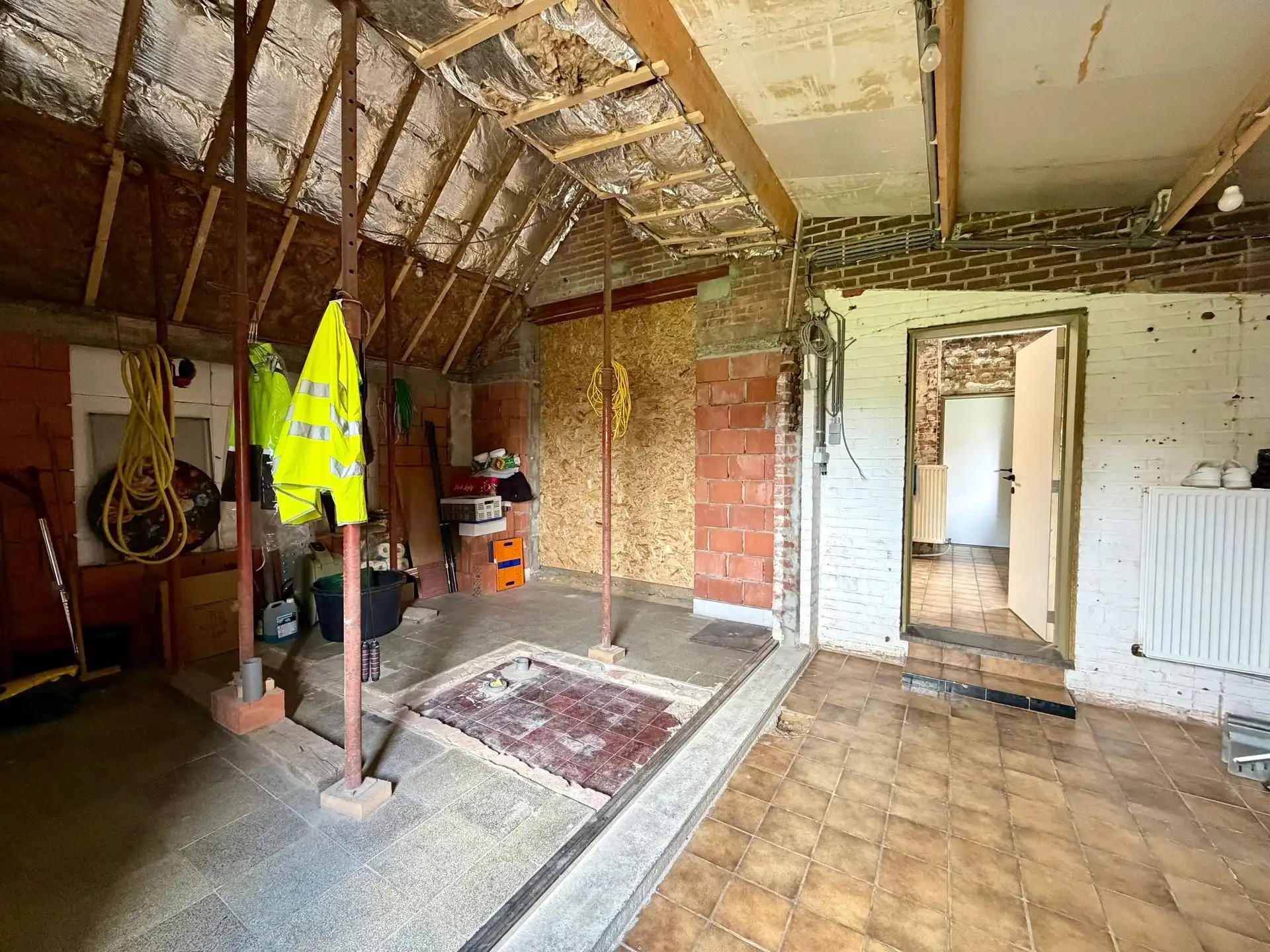 Renovatieproject met enorm potentieel op een ruim perceel van 9a85ca. foto 13