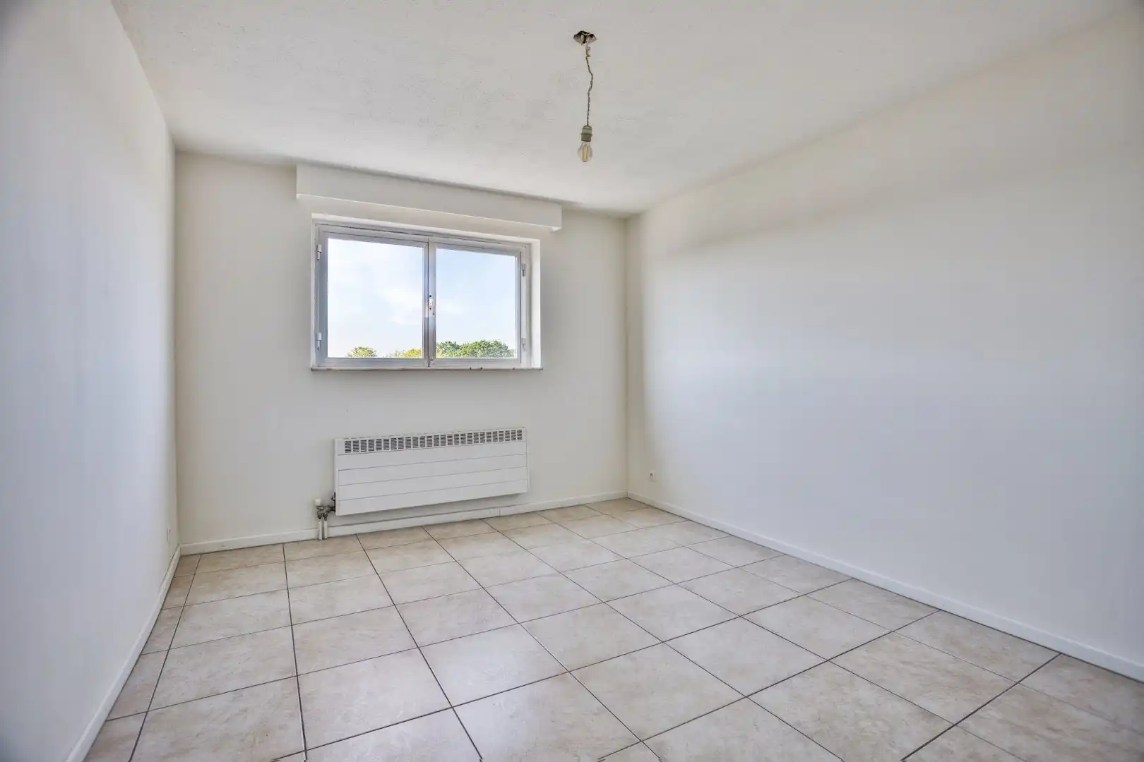 Ruim appartement met bovenliggende studio en garage foto 11