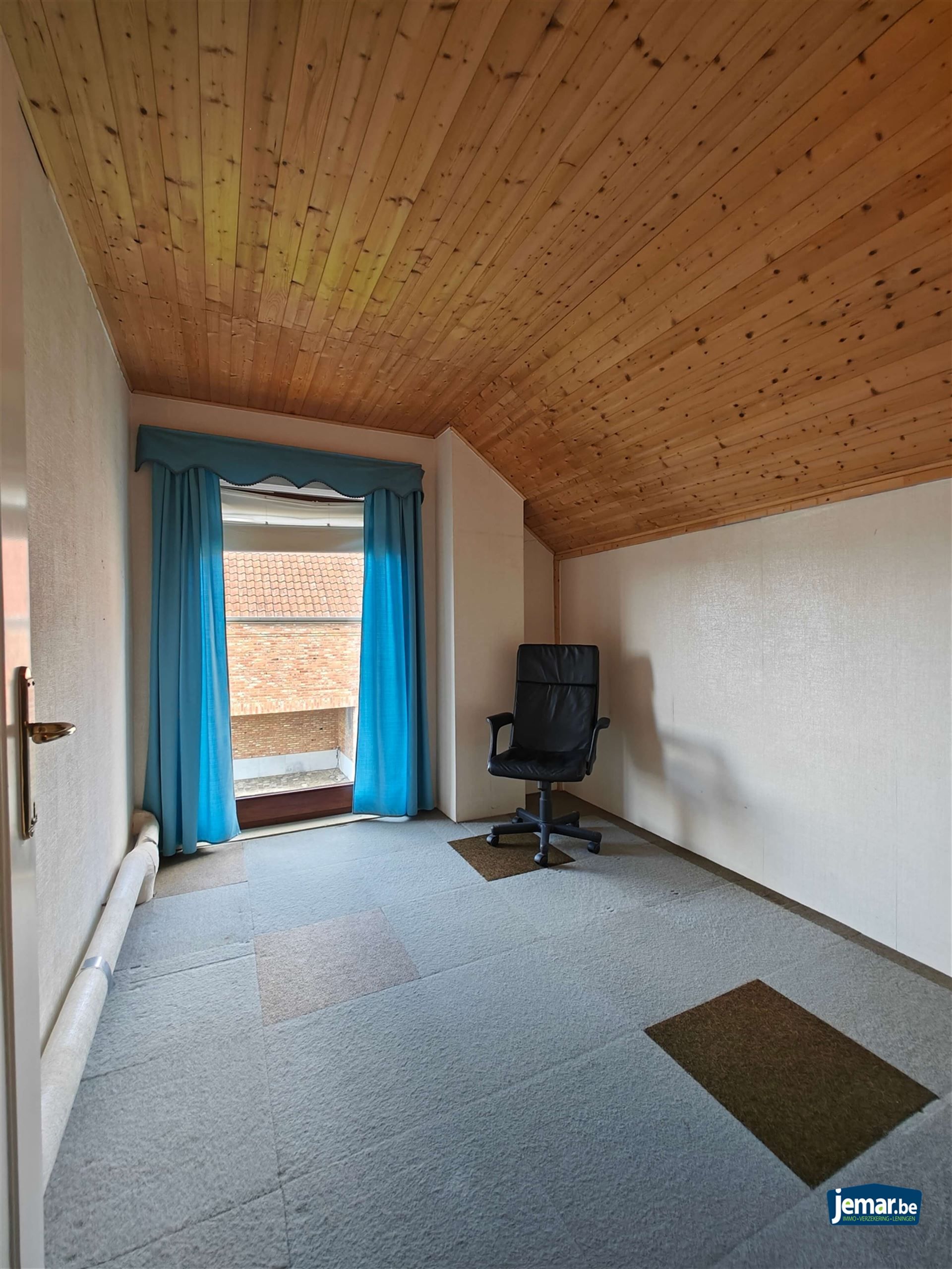 Half- open woning met 4 slaapkamers en apart garage foto 18