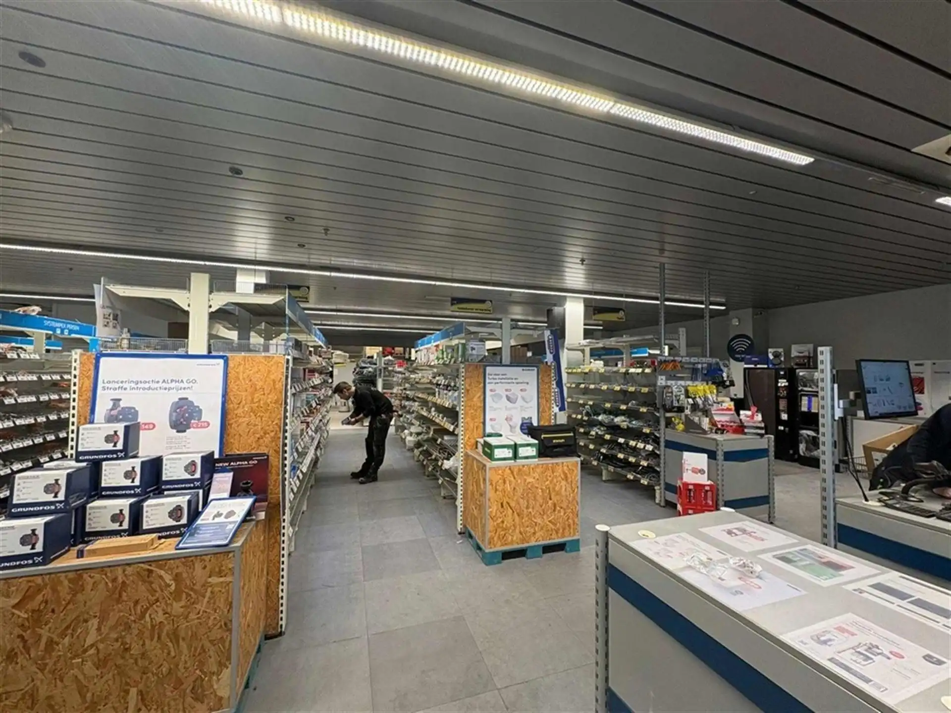 Showroom met magazijn en kantoren in Wijnegem foto 11