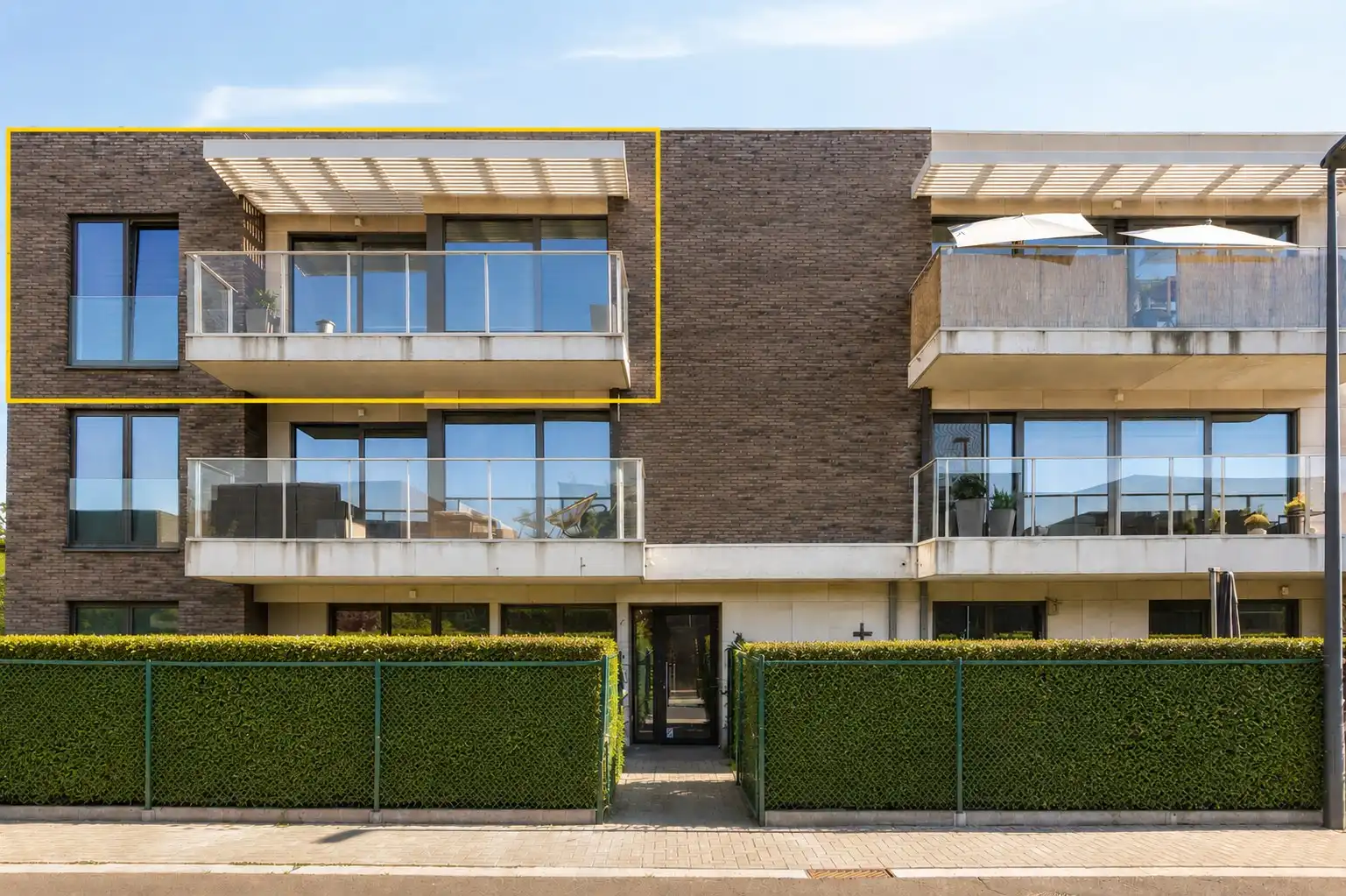 Recent app (76m²!) met 1 slpk, ruim terras en kelder foto 2