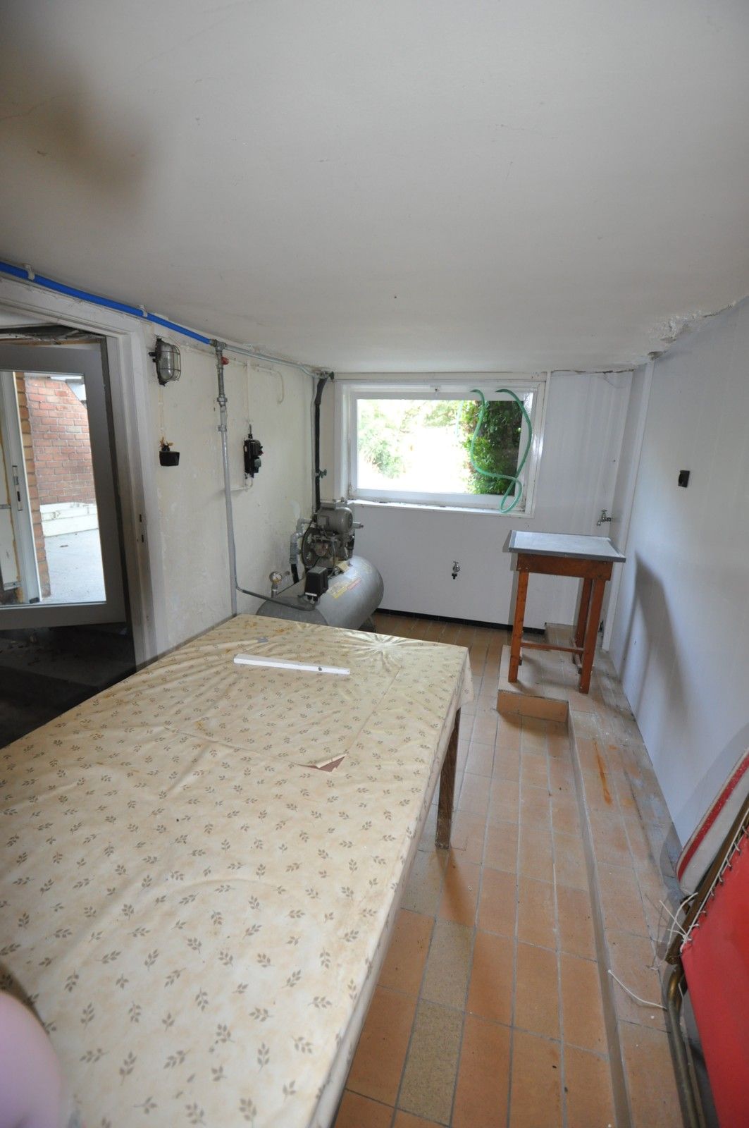 Ruime woning met veel potentieel en grote tuin ! foto 20