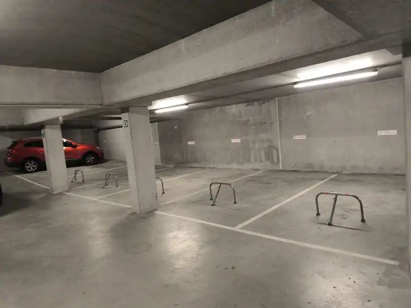 Gelijkvloers gelegen autostaanplaatsen te Sint-Agatha-Berchem foto 5