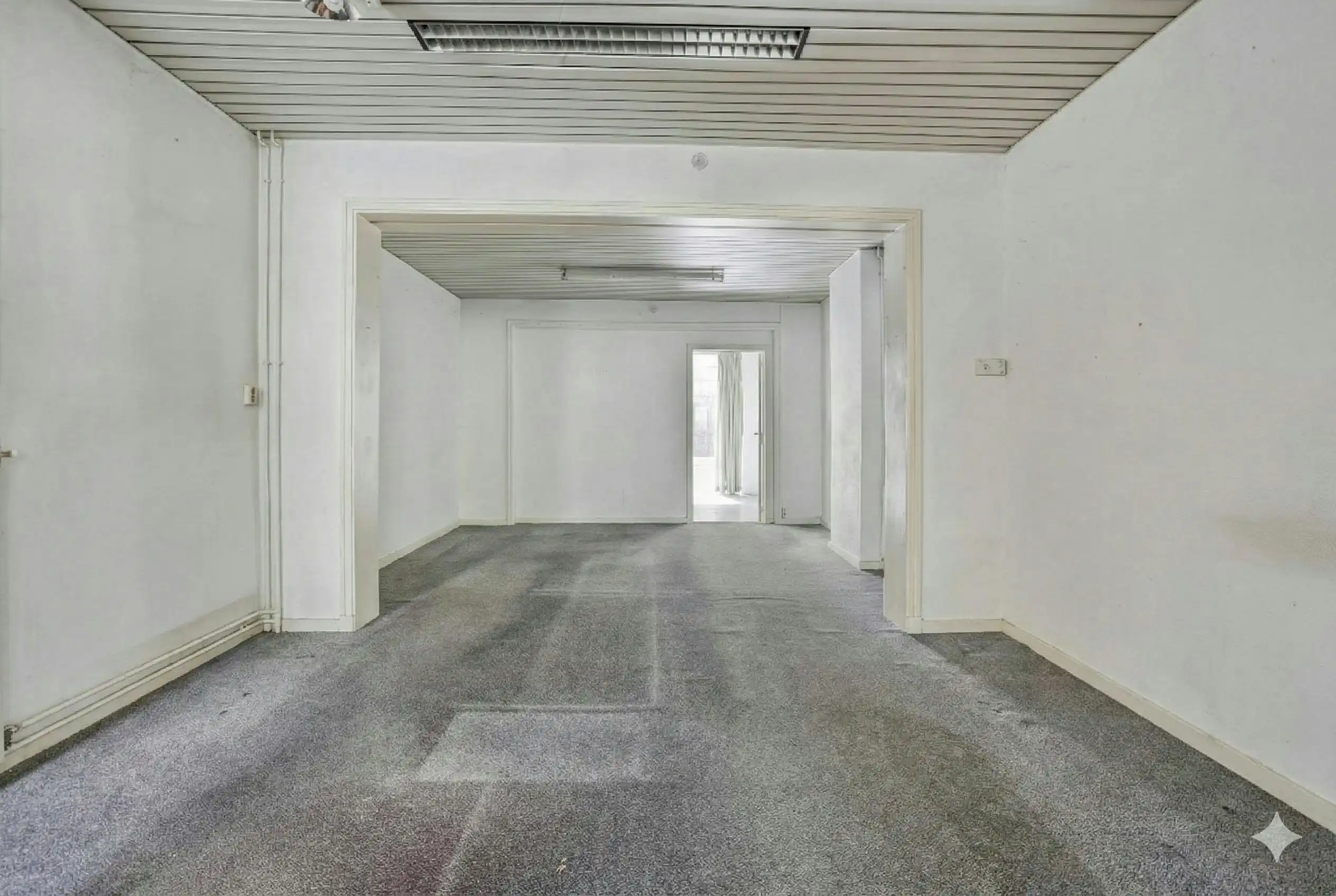 Te renoveren handelspand met woonst te koop in Roeselare foto 6