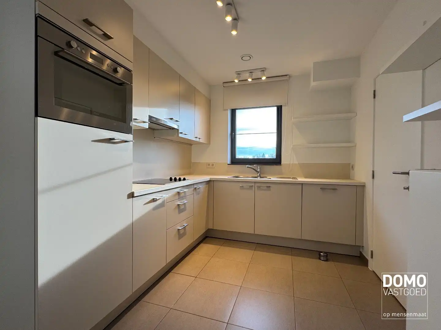 Ruim gemeubeld 2-slaapkamer appartement met terras in Kermt foto 6