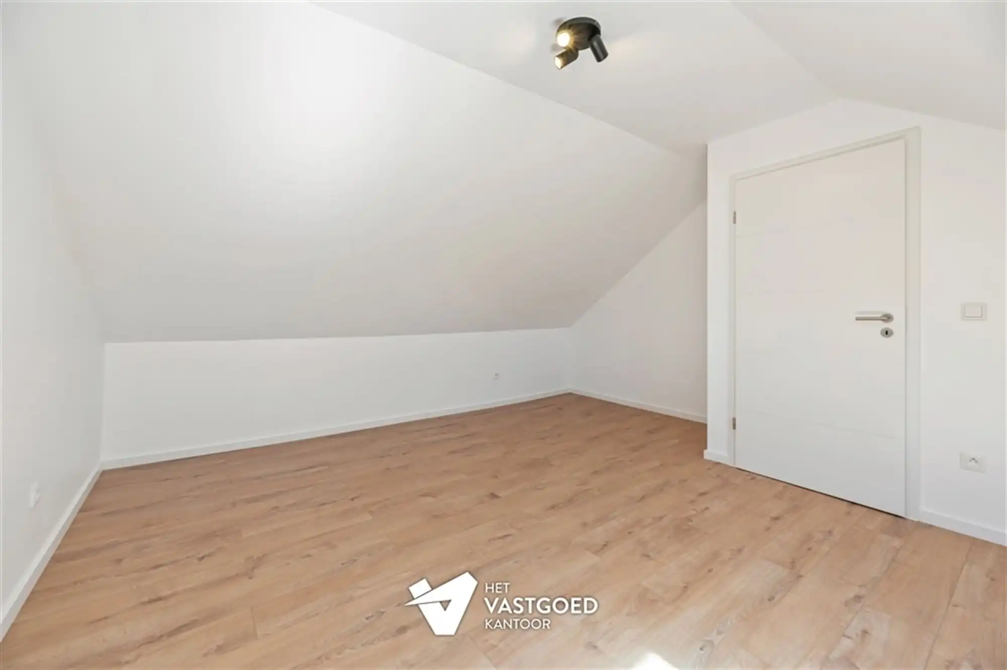 VOLLEDIG GERENOVEERDE WONING MET 3 SLAAPKAMERS VLAK BIJ BERINGEN-CENTRUM foto 20