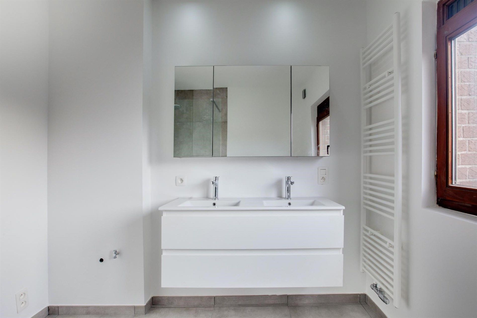 Gerenoveerd 2/3 slaapkamer appartement in centrum Hamme foto 8