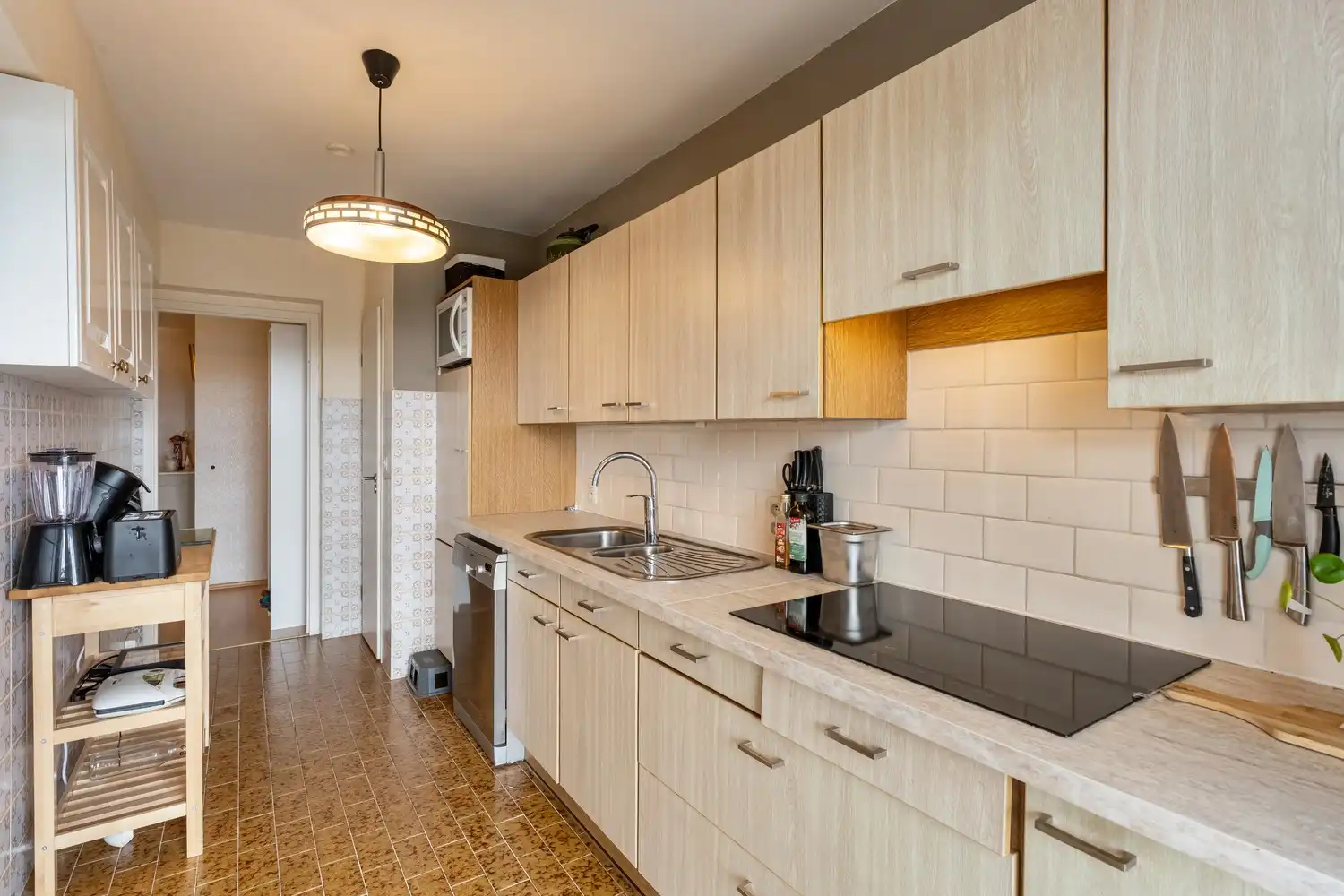 Appartement met garage en kelder op gunstige locatie! foto 9