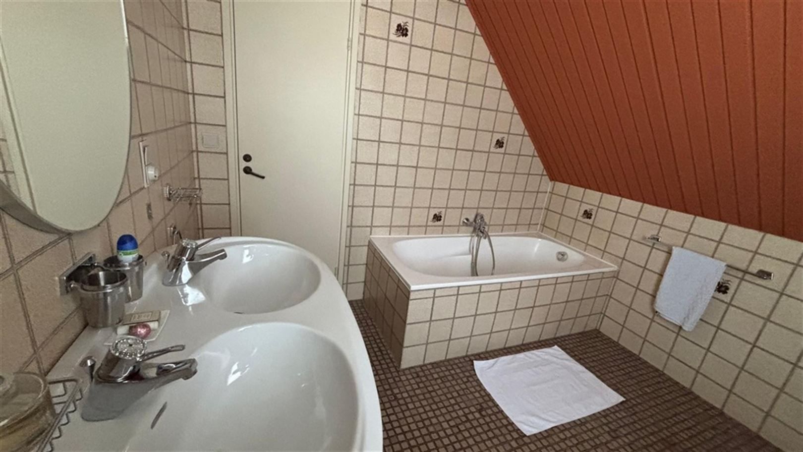 Te Koop Bedrijfswoning +  magazijn te Beerse foto 17