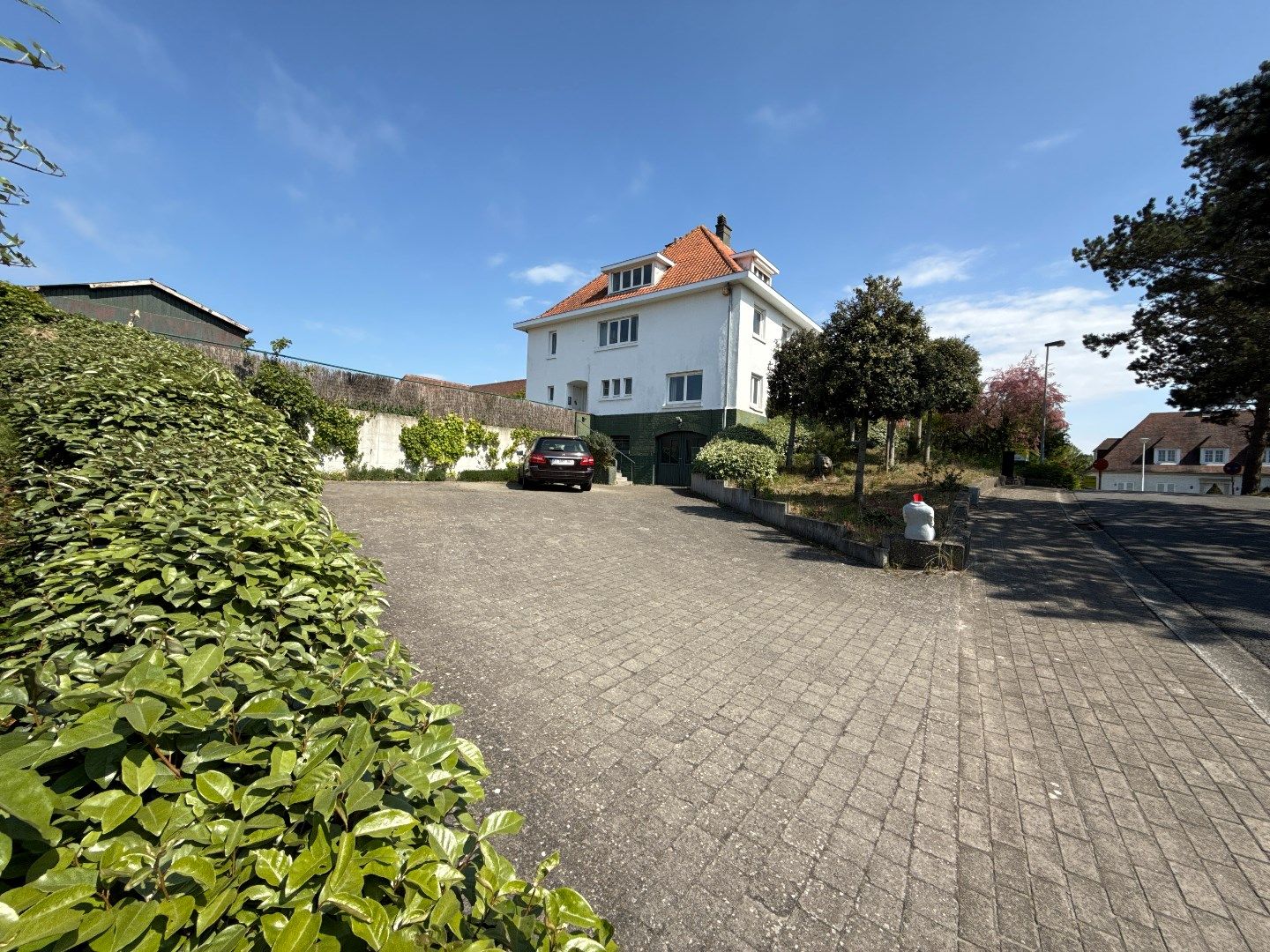 Statige en karaktervolle villa gelegen in de Simli-wijk te Nieuwpoort op 1151 m² - topligging! foto 3