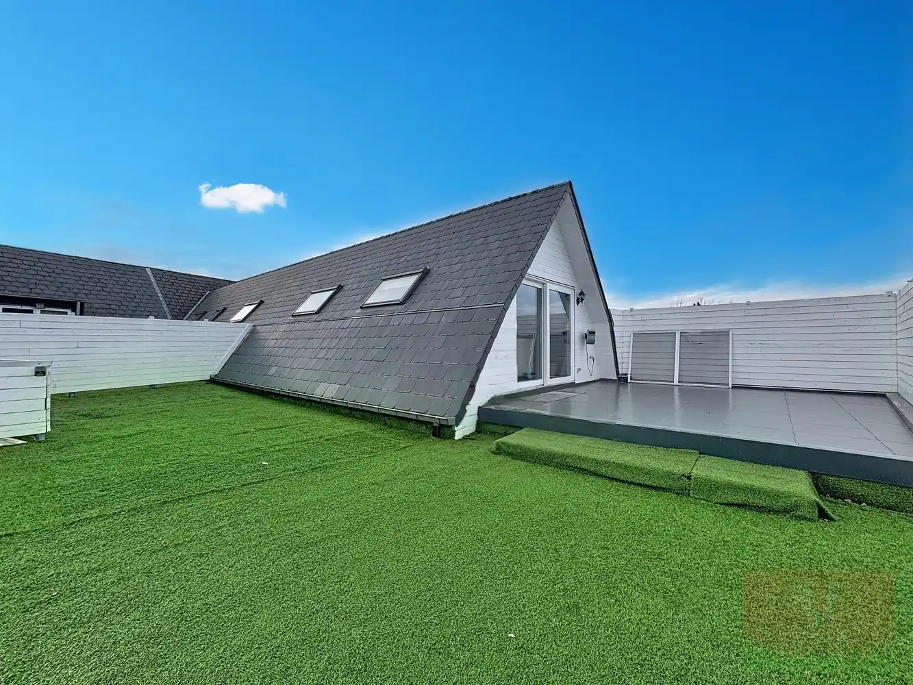 Loft op 1ste verdieping met carport foto {{pictureIndex}}