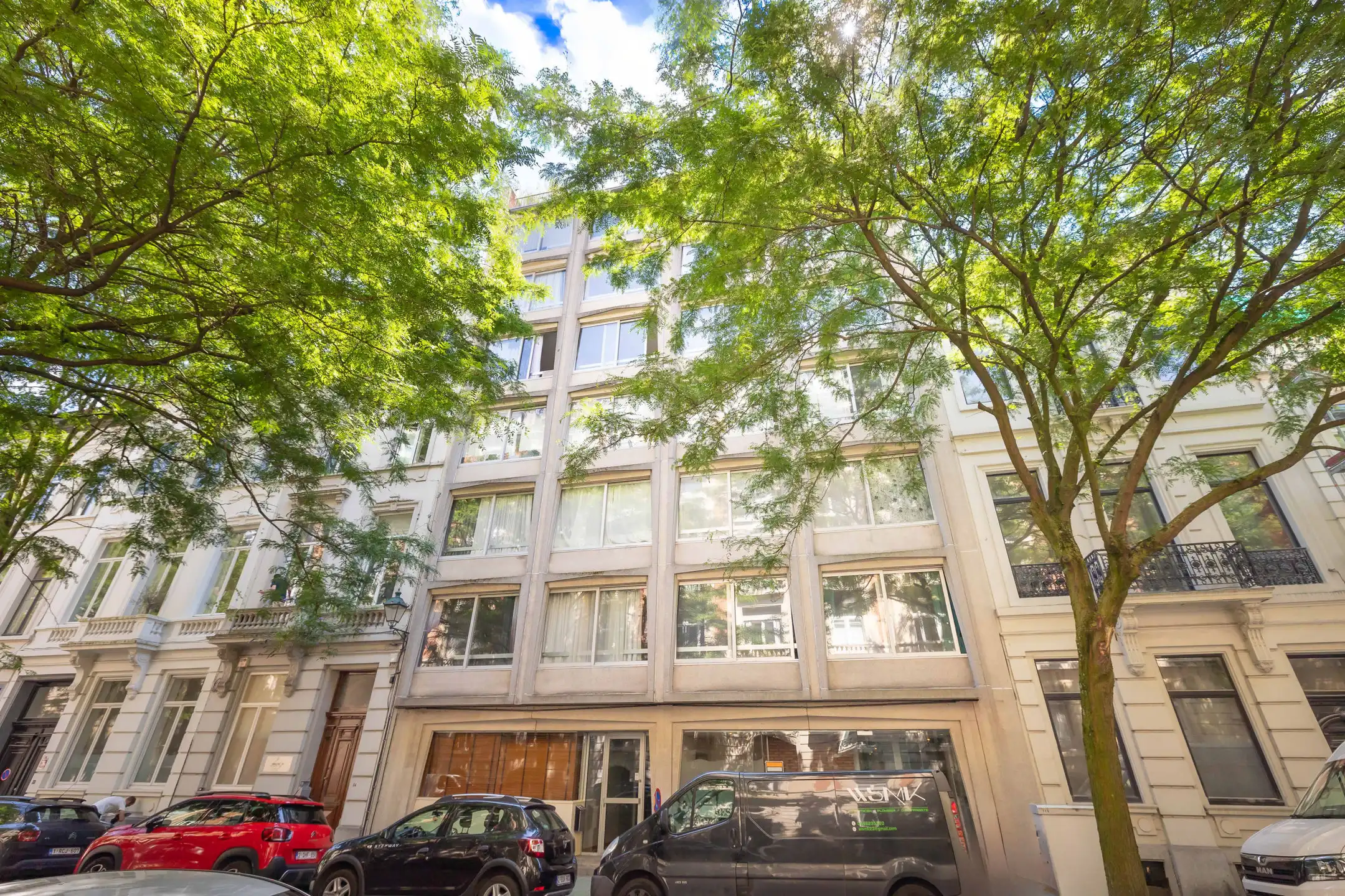 Mooie, zeer lichte studio foto 12