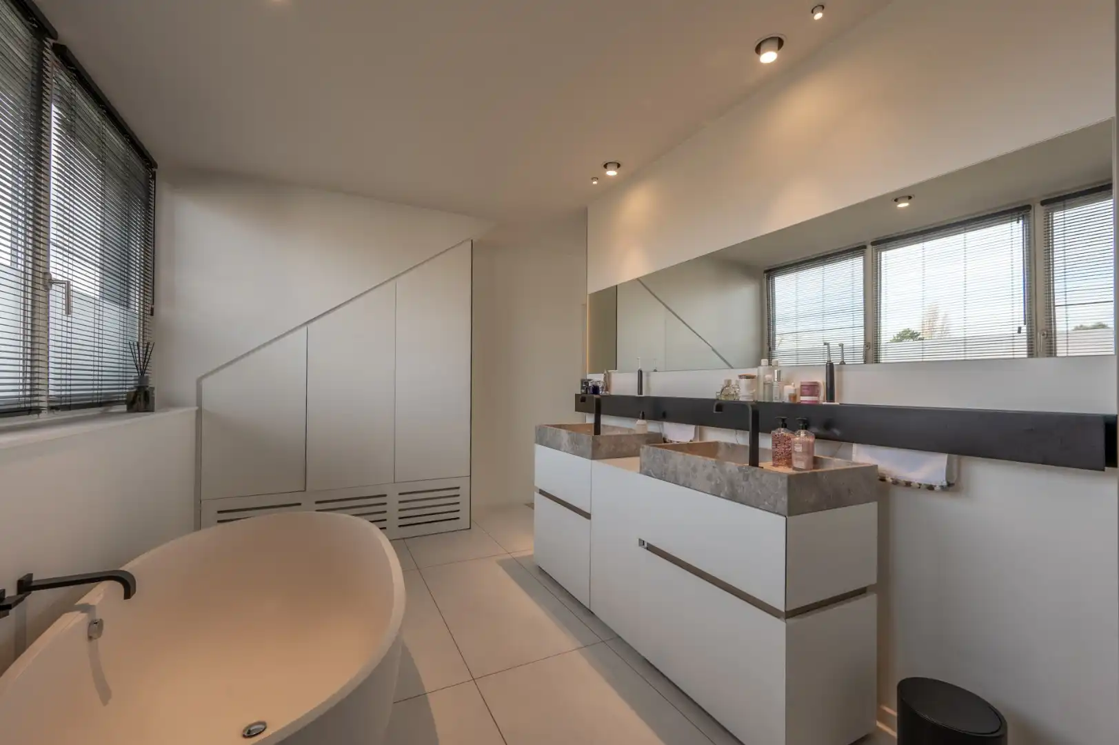 Lichtrijke bel-etage woning nabij van het Oosthoekplein in Het Zoute foto 16