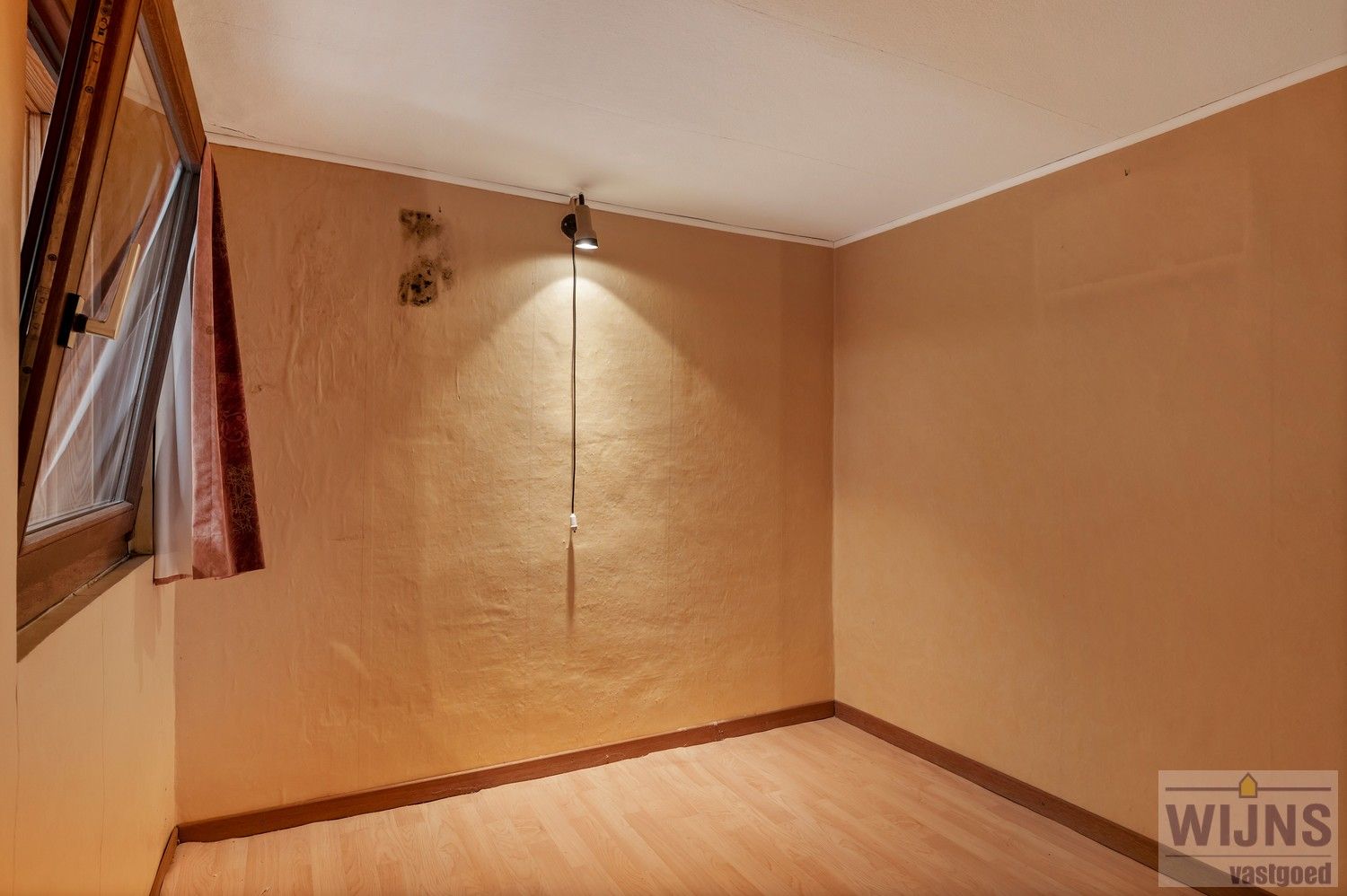 TE RENOVEREN WONING MET ACHTERUITGANG IN HET CENTRUM VAN EMBLEM foto 11