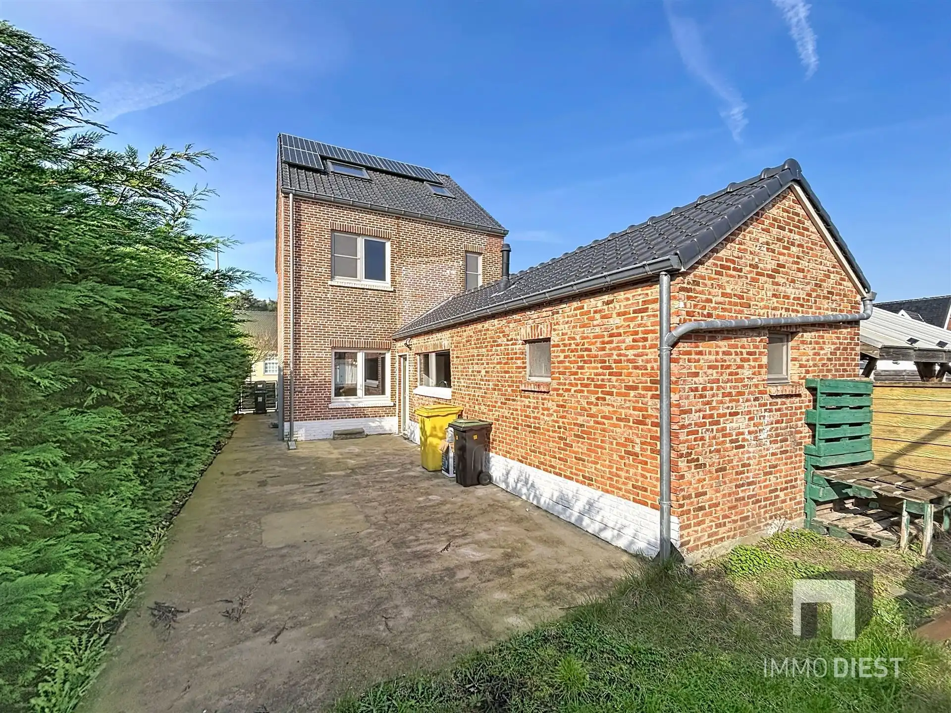 Op te frissen, halfopen bebouwing in het rustige Averbode. foto 2