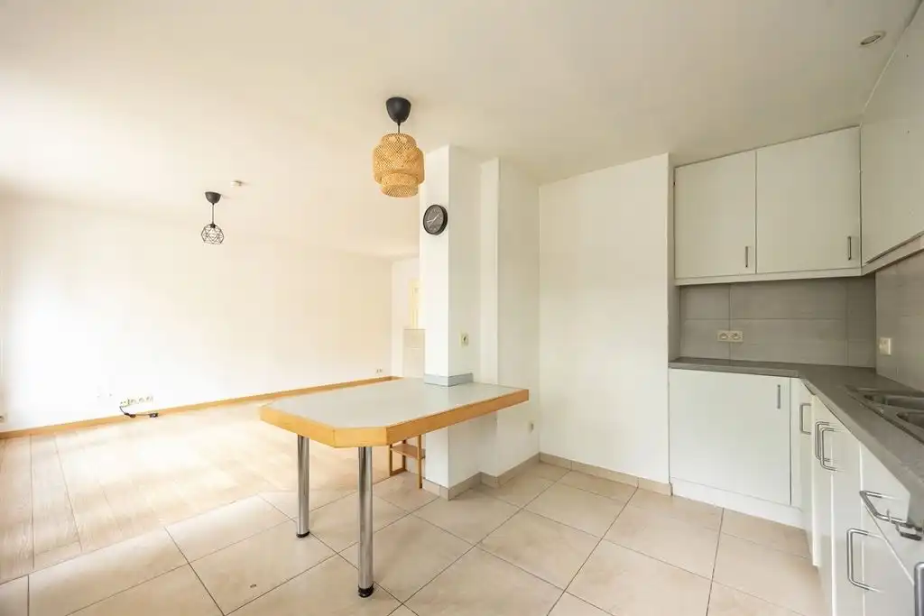 Instapklaar gelijkvloers appartement met gezellige koer foto 5