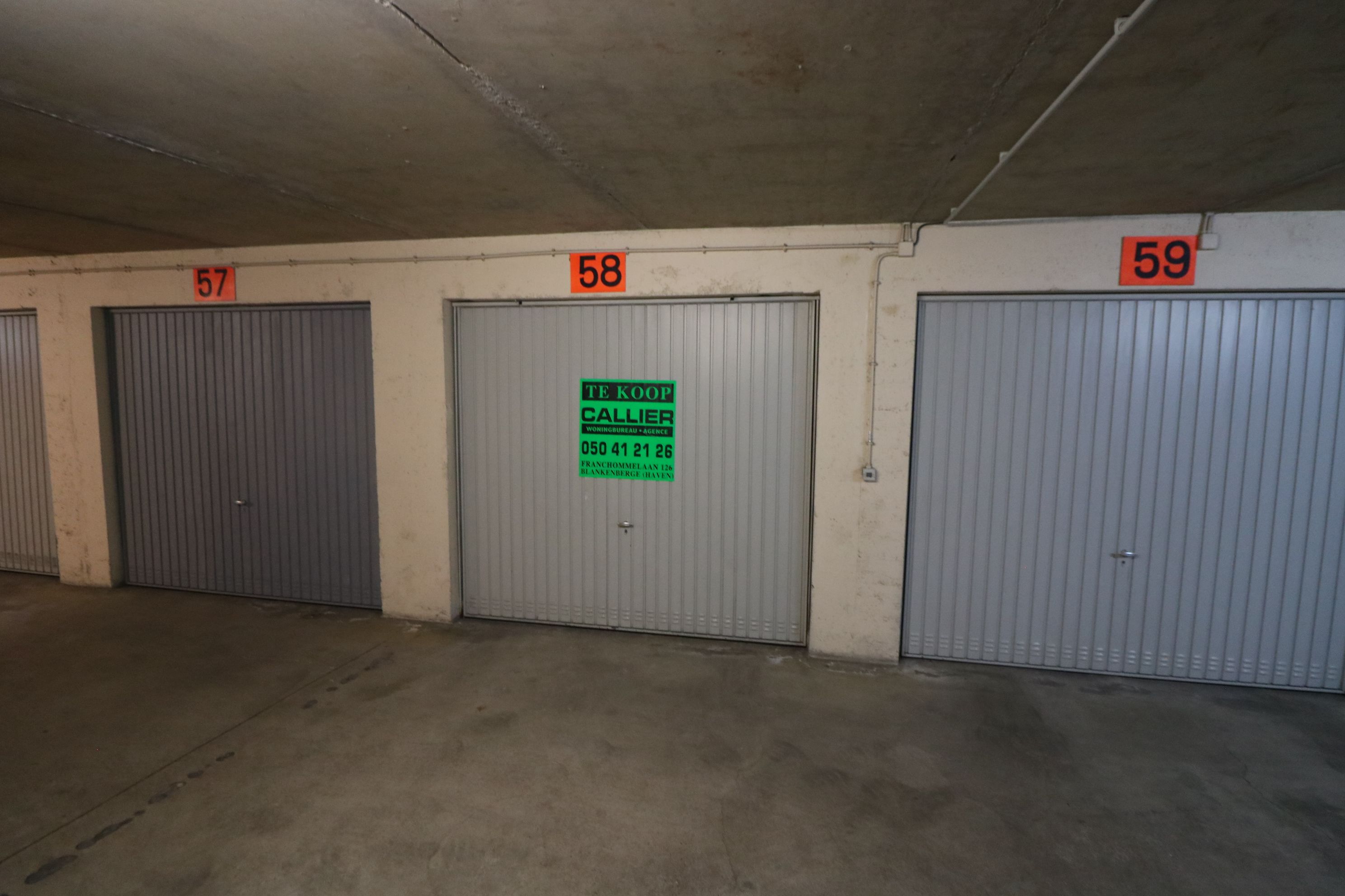 Ruime garagebox vlakbij de Zeedijk.  foto 4