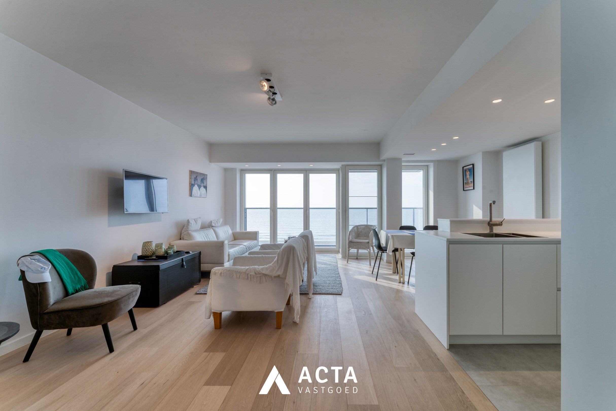 Gerenoveerd drie-slaapkamerappartement op de Zeedijk van Middelkerke foto 4