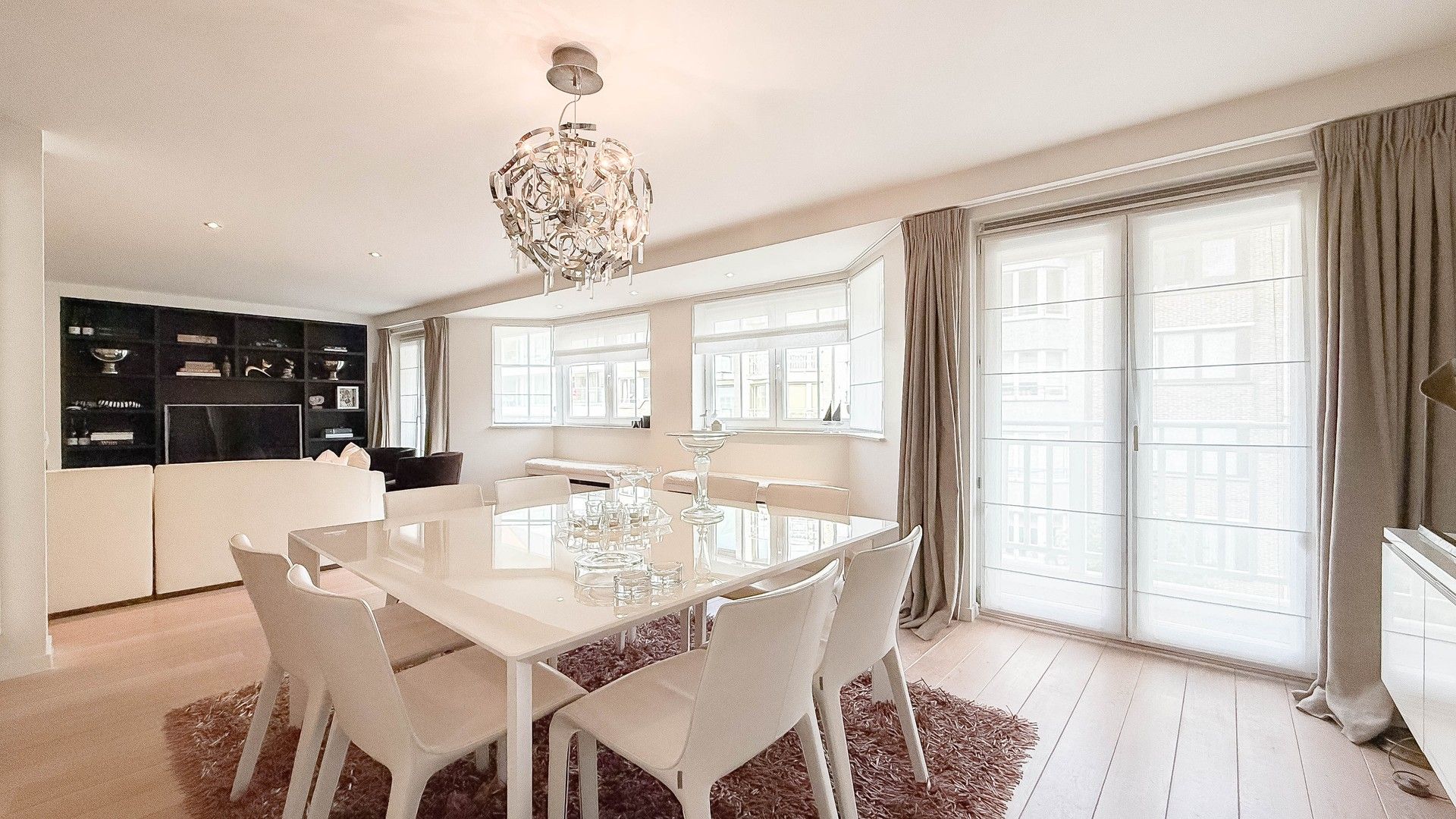 Ruim appartement van 163m² met 11 m² façade in de Dumortierlaan. foto 7