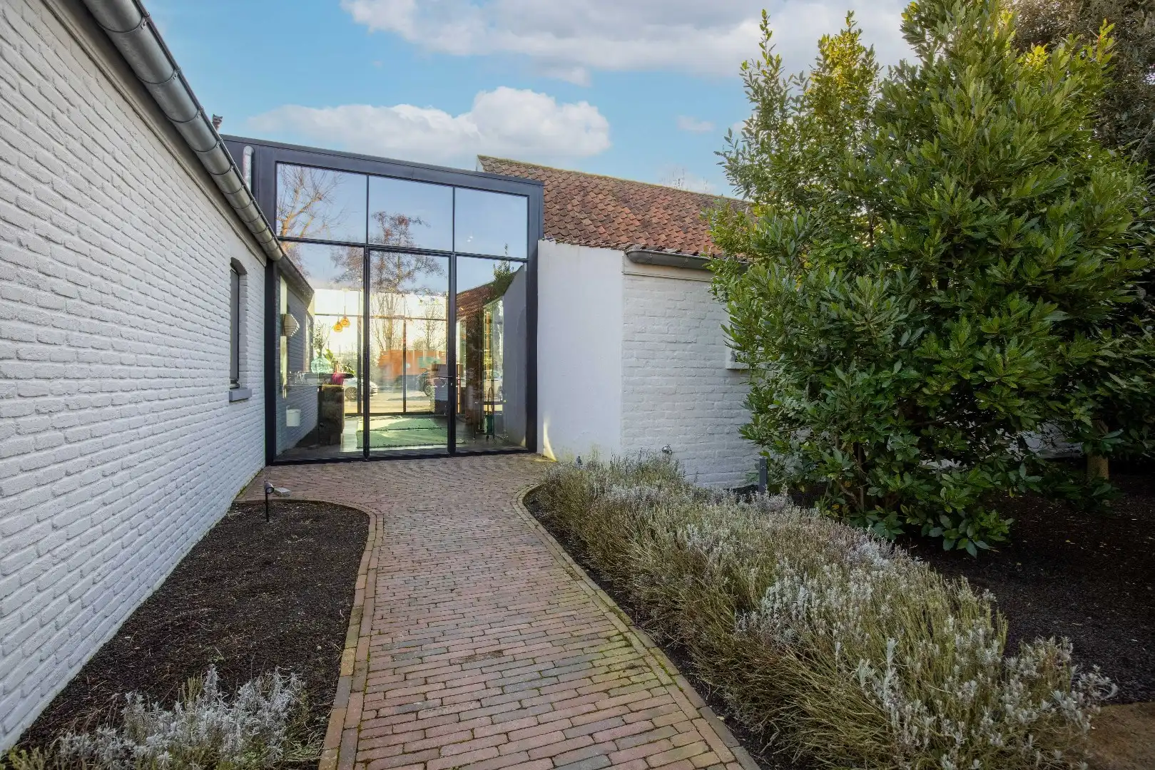 Luxe commercieel pand met o.a. woonst, parking en veel potentieel foto 15
