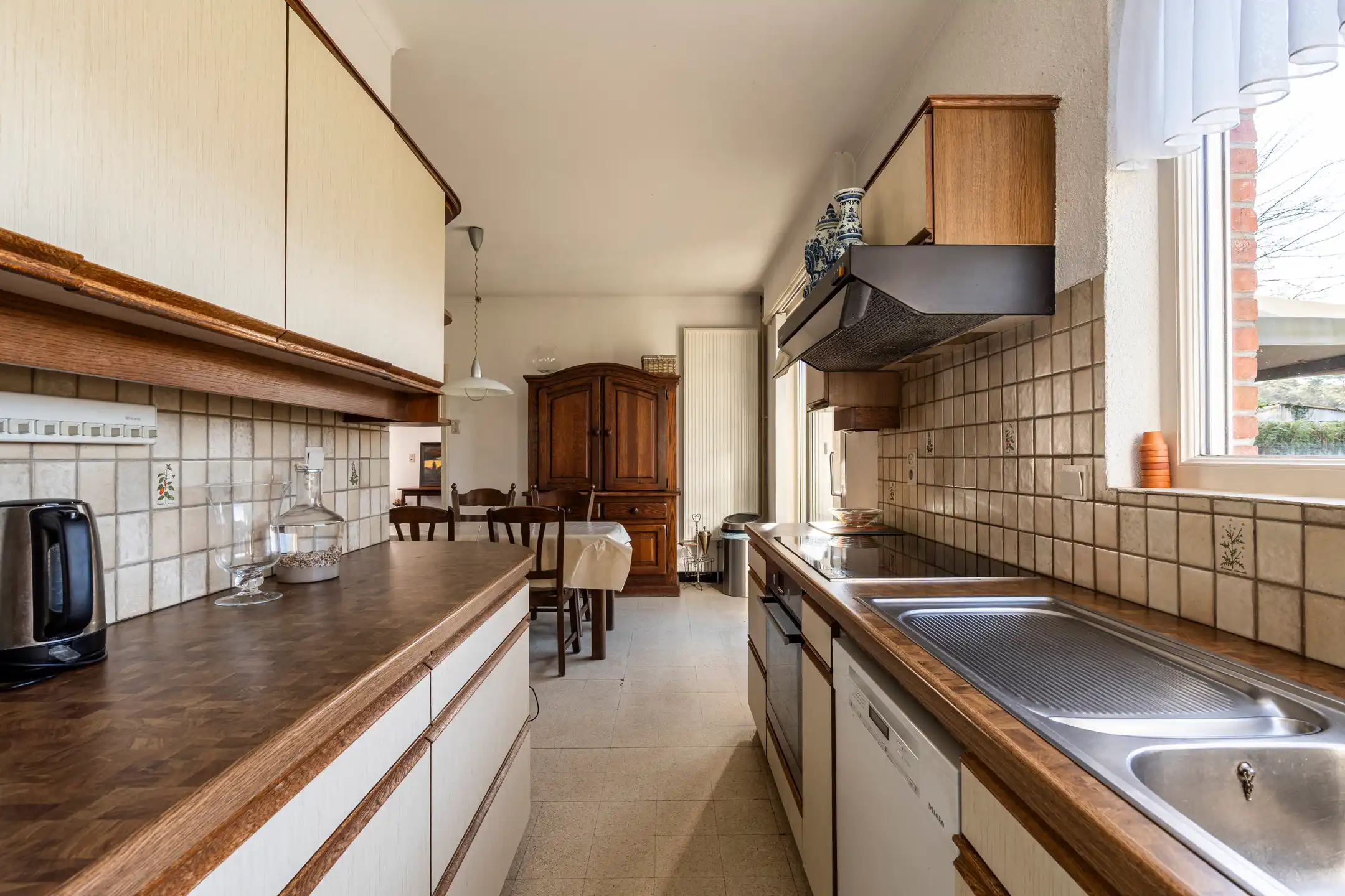 Vrijstaande woning met 4 slpk en 2 garages op 1.306m²  foto 6