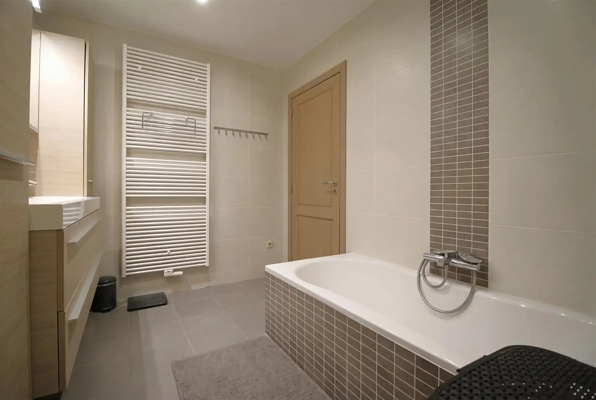 Ruime energiezuinige woning 4 slpk en tuin foto 12