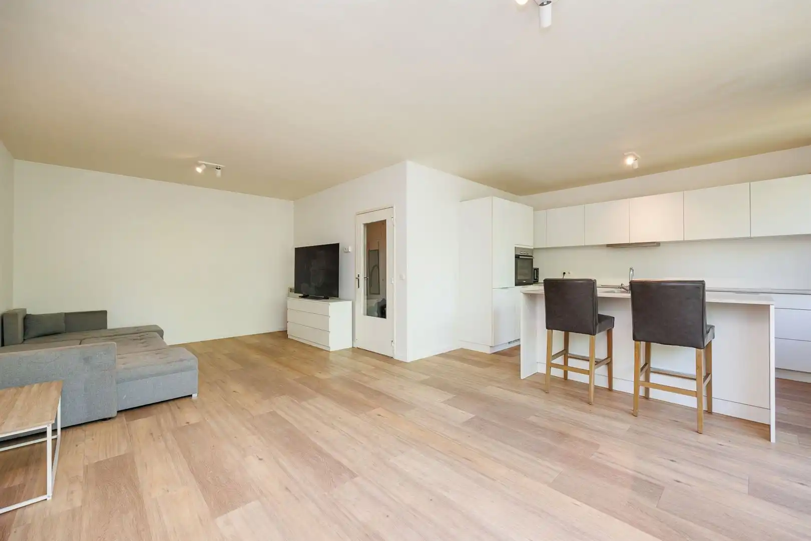 Modern appartement met balkon foto 2