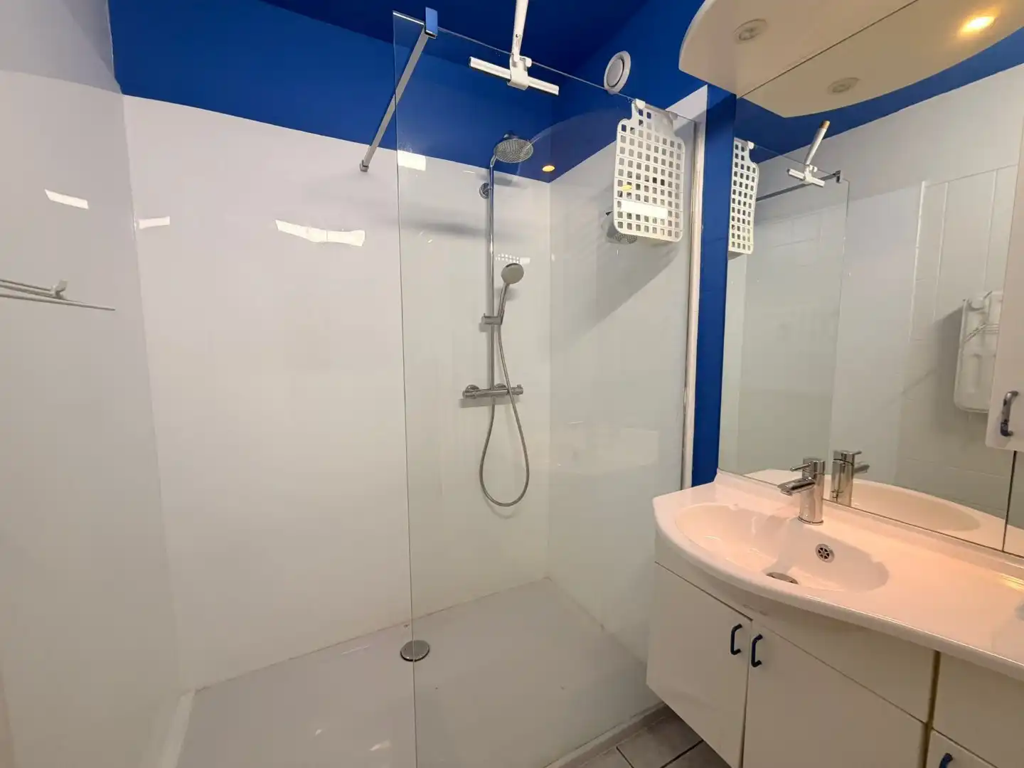 Instapklaar appartement op de hoogste verdieping, vlak achter de Zeedijk foto 13