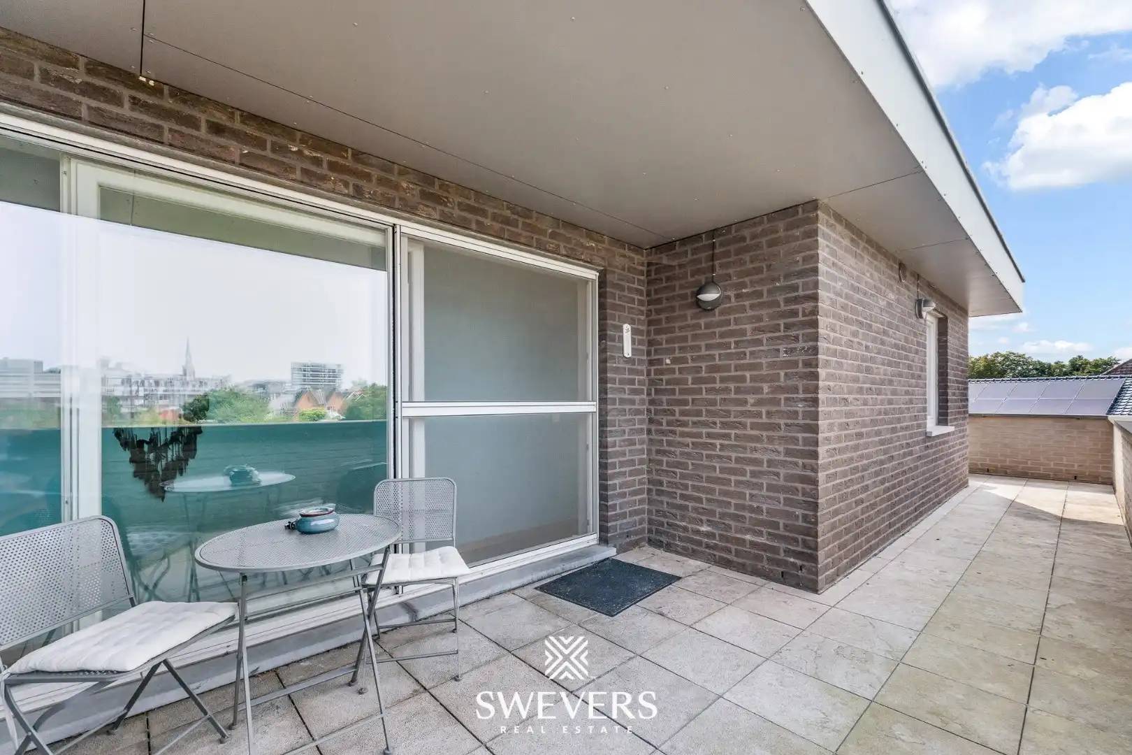 Ruim appartement net buiten Beringen-centrum met uitzicht rondom foto 27