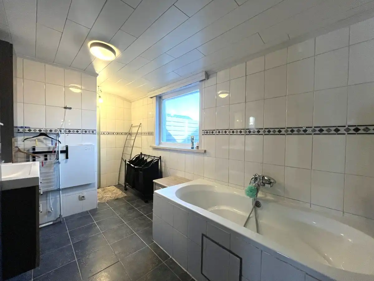 Passendale – Ruime hoekwoning met tuin, poolhouse en praktijkruimte foto 15