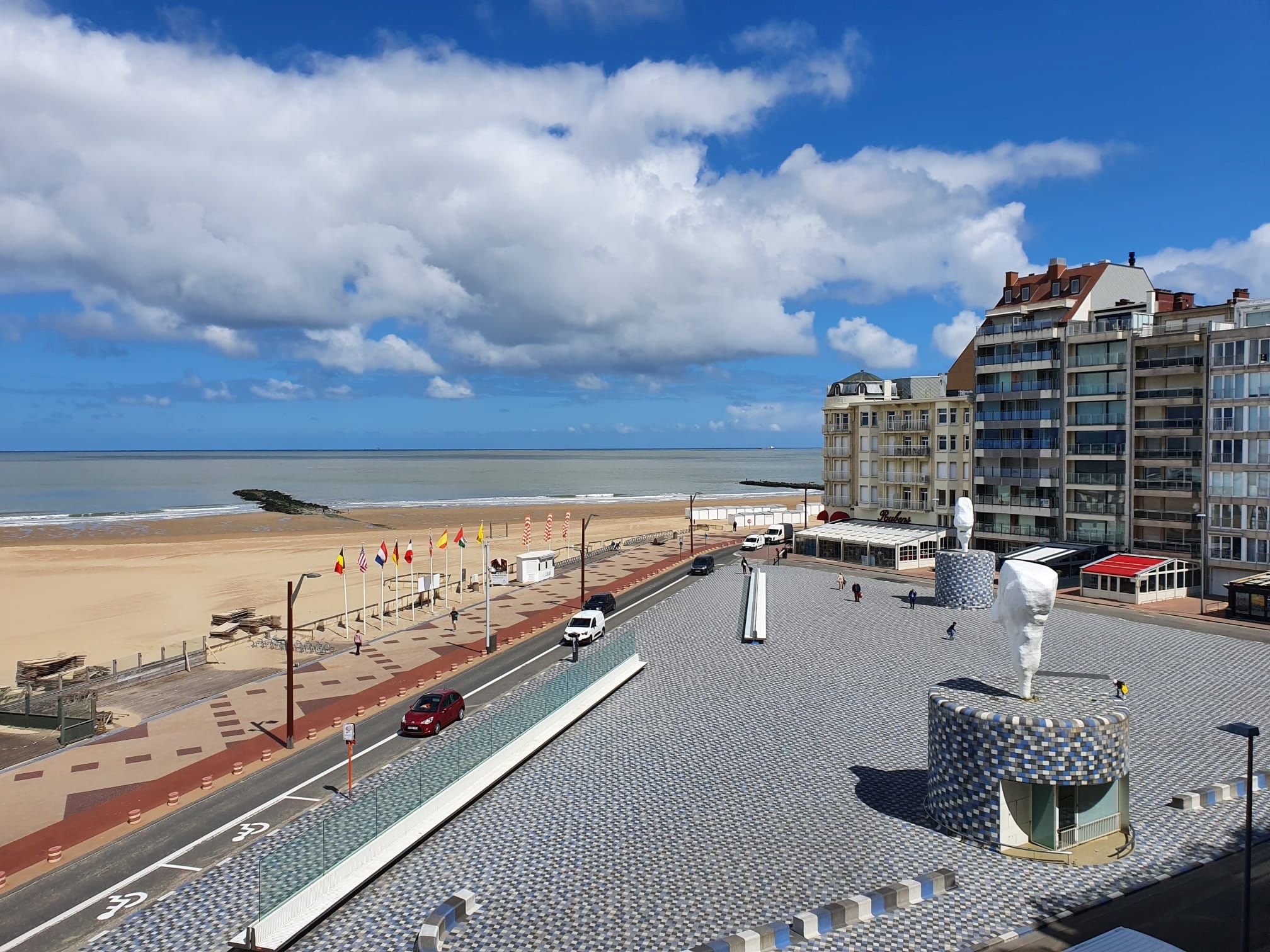 Gezellig één slaapkamer appartement met frontaal zeezicht gelegen op het Rubensplein te Knokke. foto 33