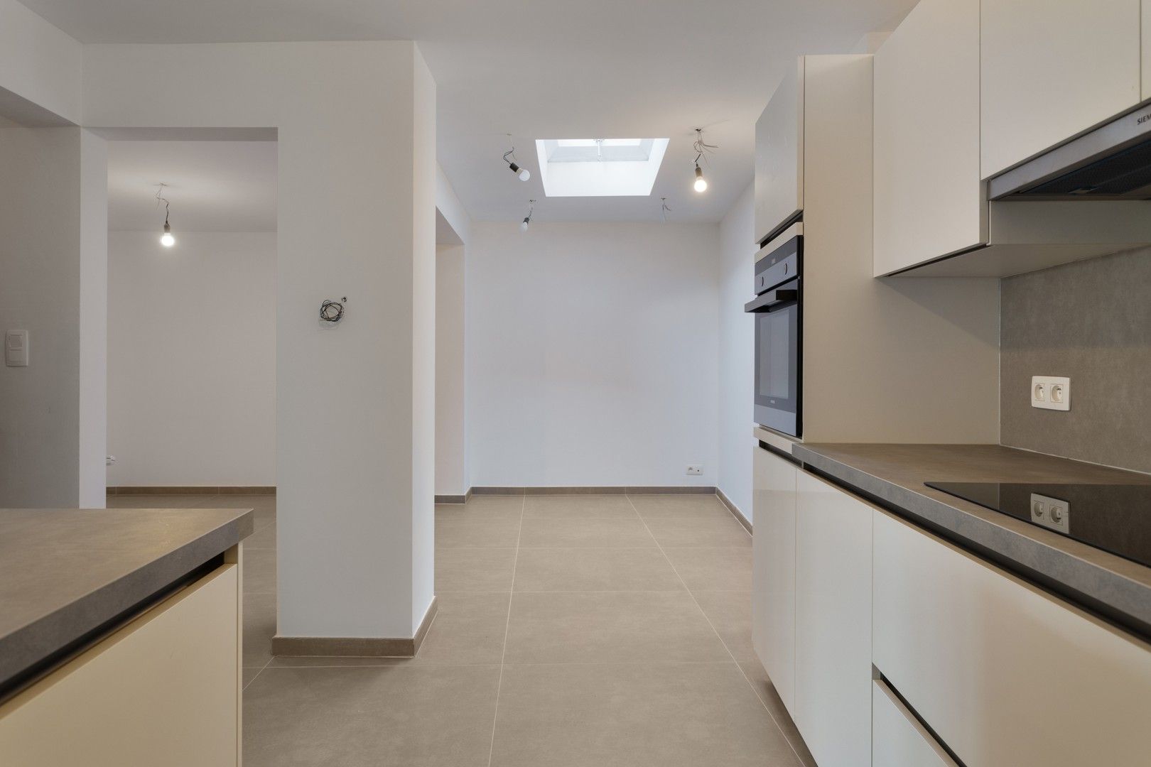 Recent gerenoveerde woning met groen zicht in Ruiselede foto 4