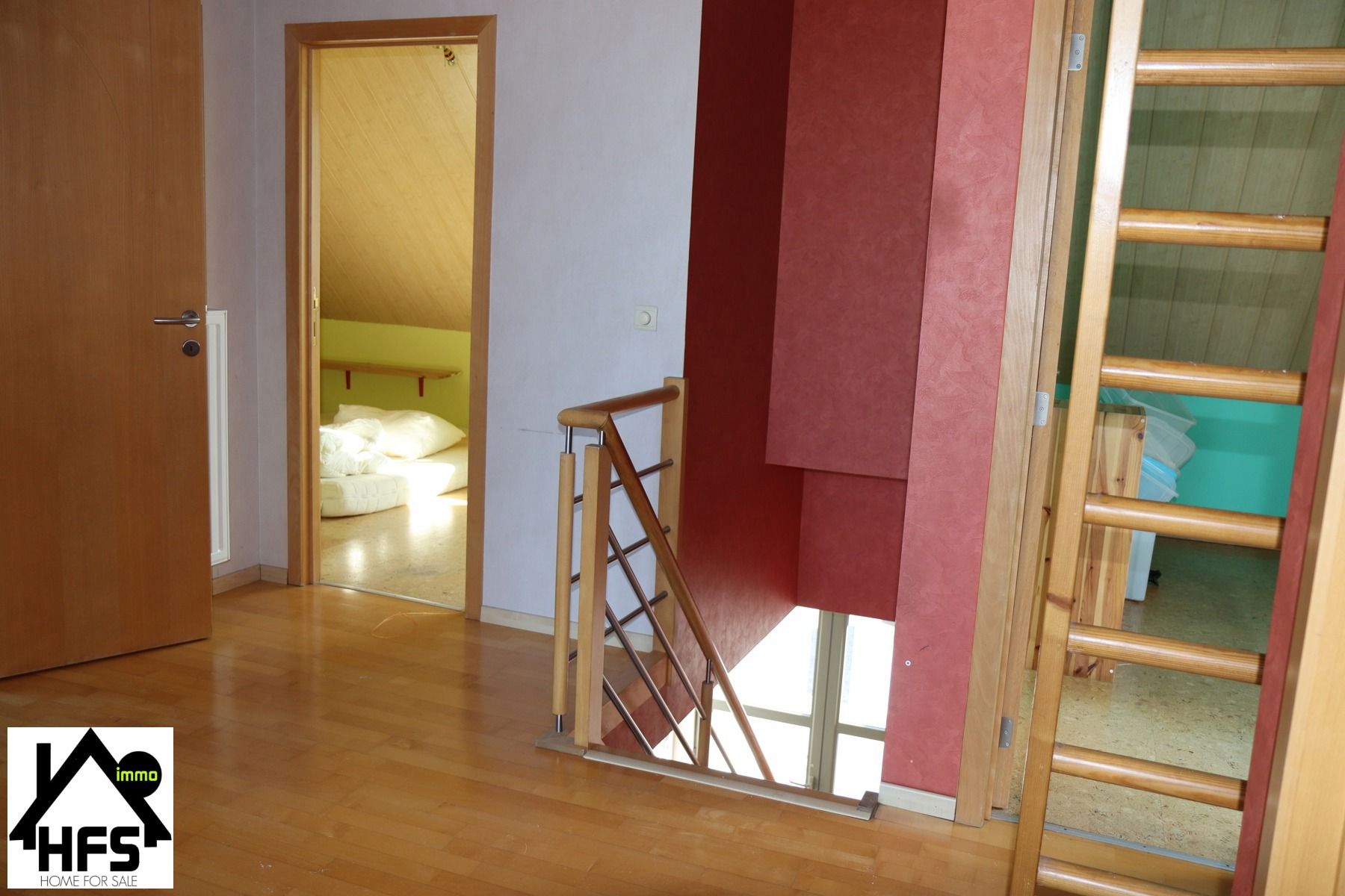 Ruime op te frissen villa met zicht op de weides met tof bijgebouw foto 22
