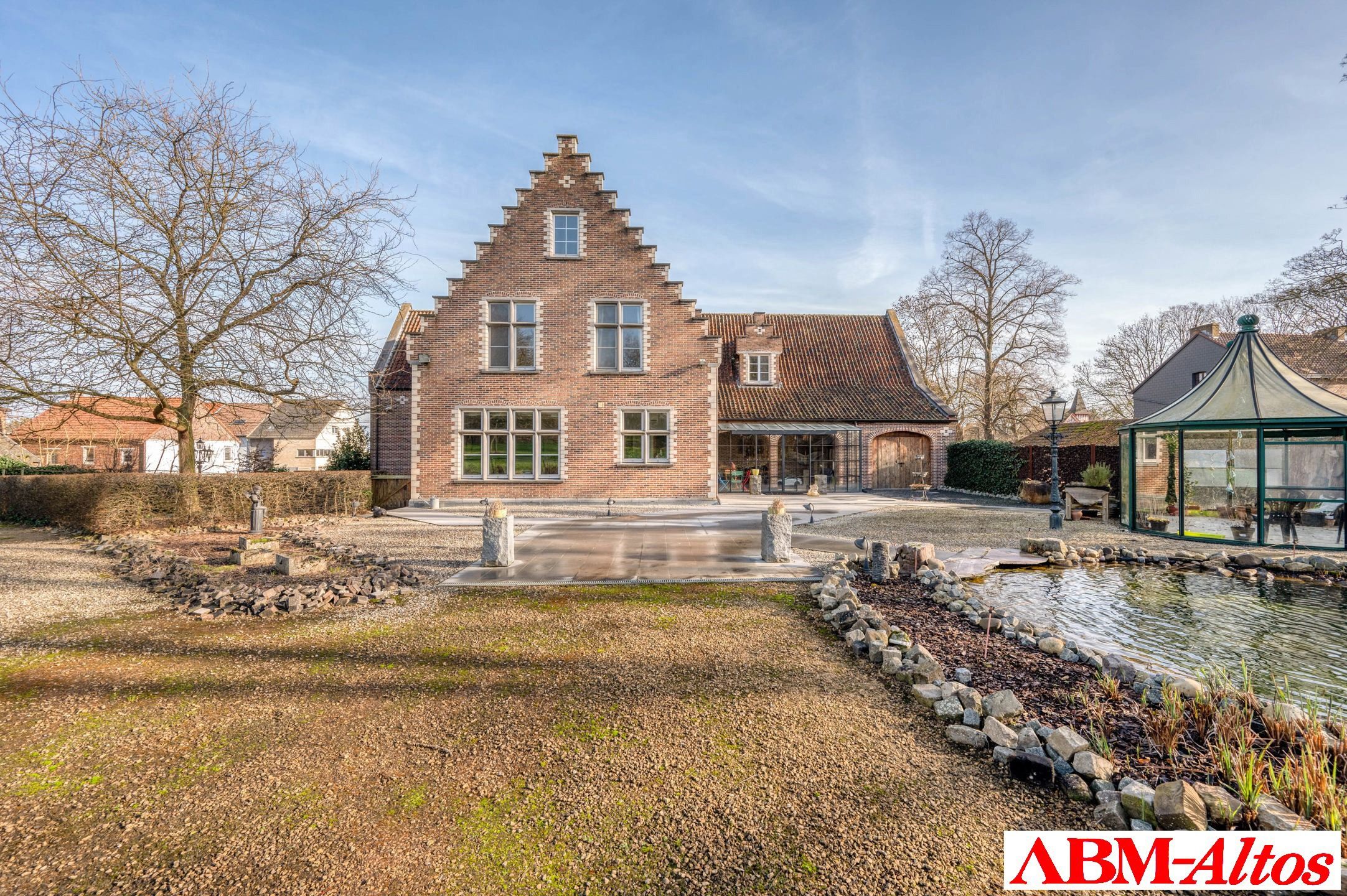 Verkoop via aandelen  Unieke villa met mogelijkheid tot combinatie wonen en werken foto 4