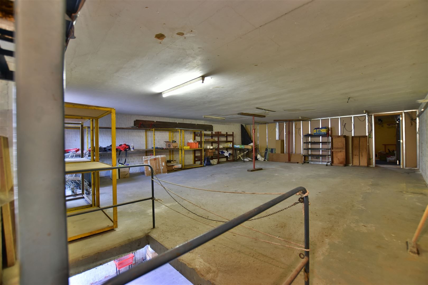 Ruime loods met sectionale poort te Dendermonde foto 4