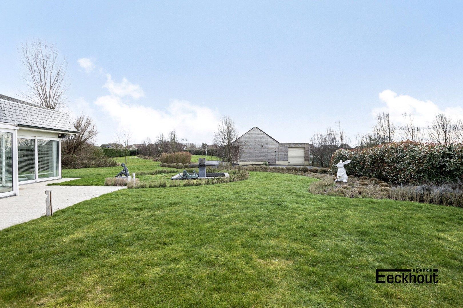 Luxe villa in De Haan met binnenzwembad, 4 slaapkamers, gerenoveerd in 1991, EPC-waarde 222.00, energielabel C, 2 badkamers, 2 garages, perceeloppervlakte 8013  foto 21